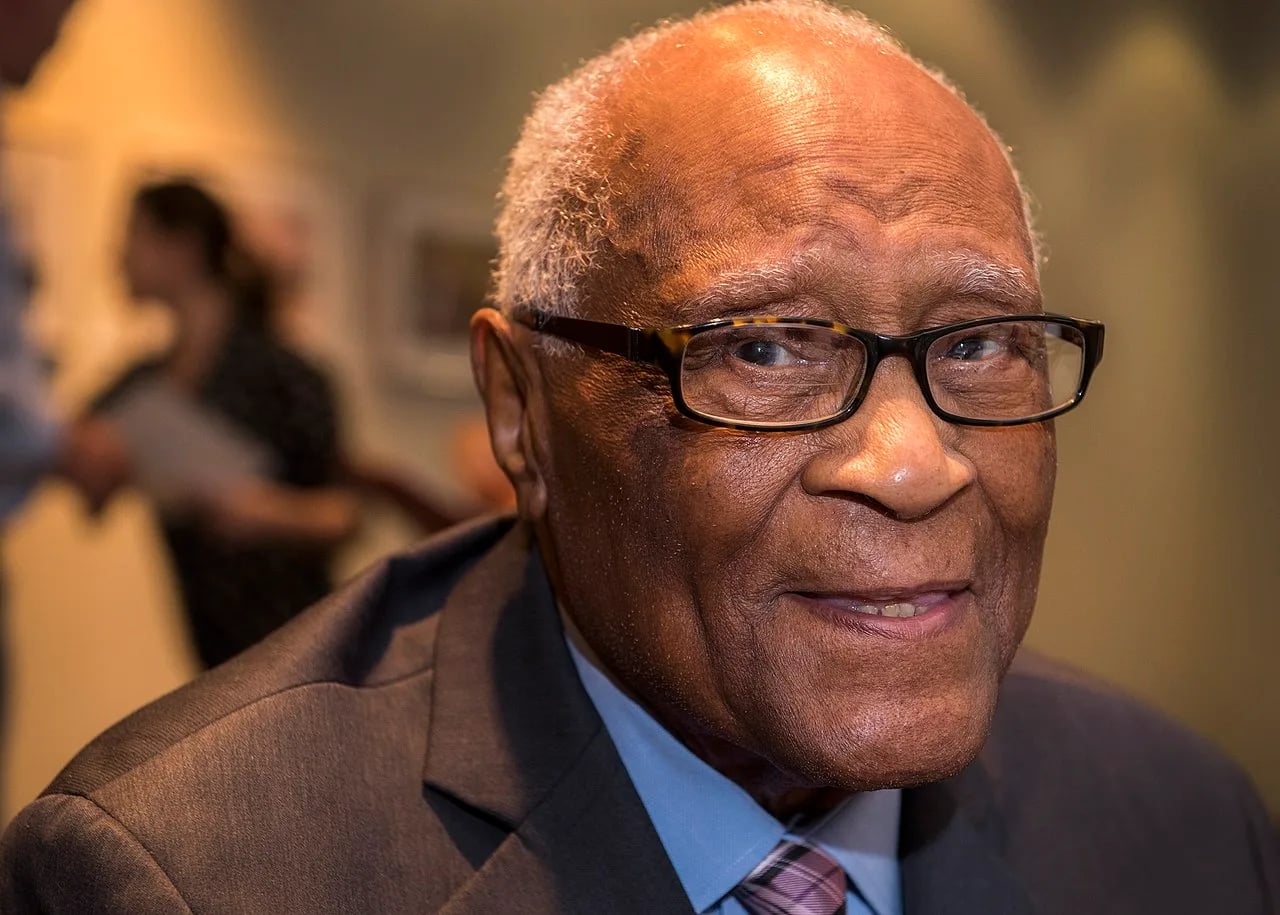Porträt von Herb Douglas (1922–2023) – Gedenkseite