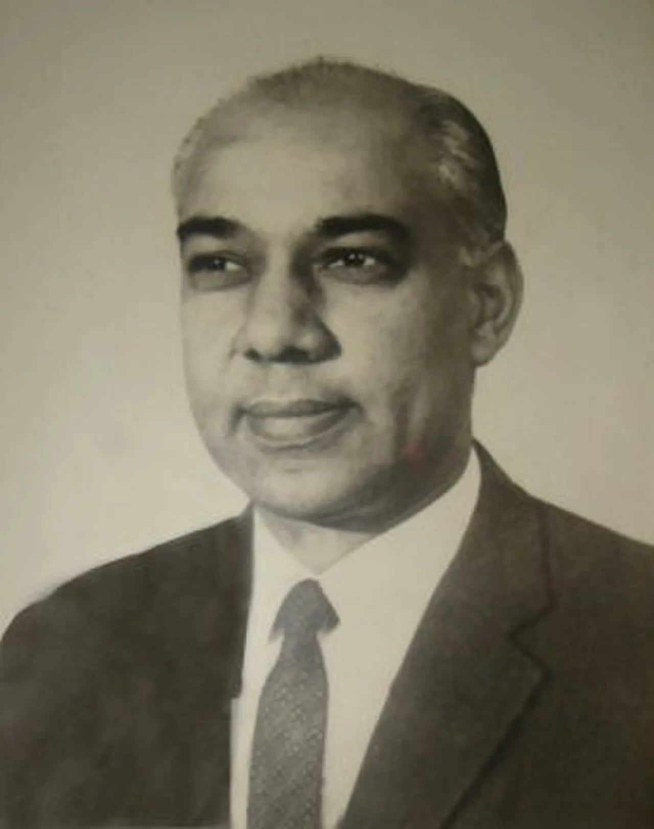 Portrait of Kapil Dev Sharma (1920–2006) – memorial page