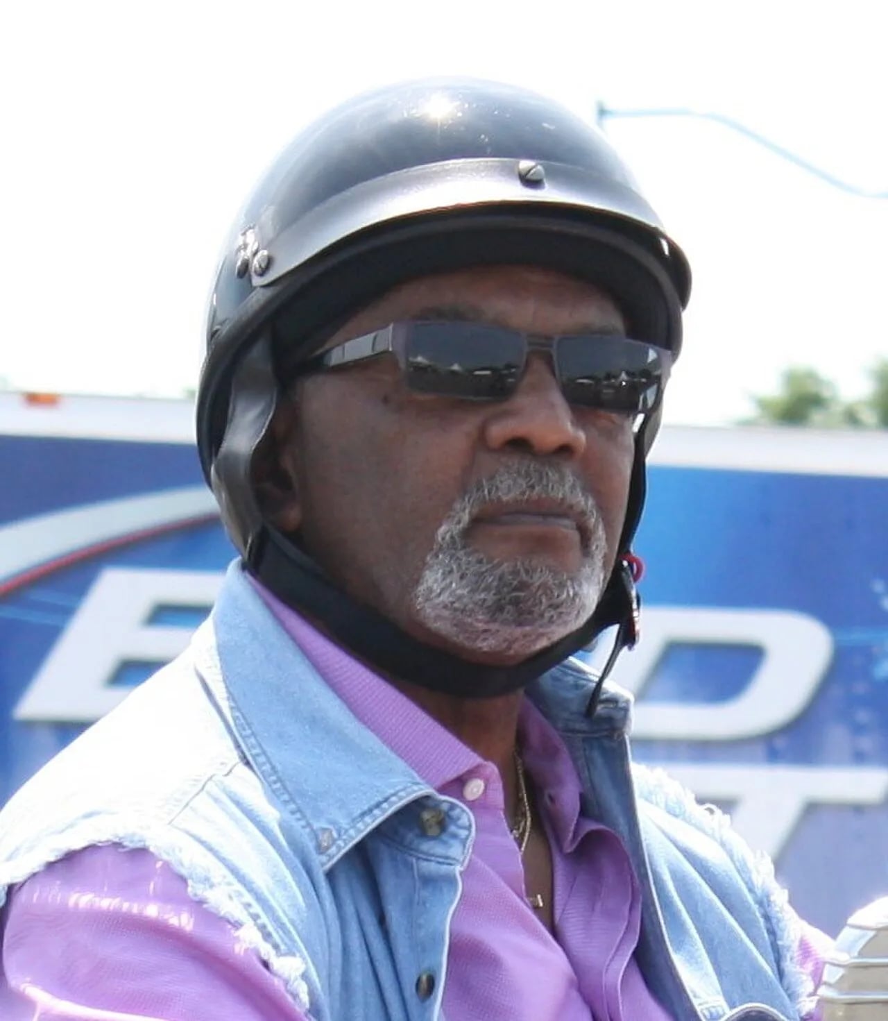 Porträt von Jim Vance (1942–2017) – Gedenkseite