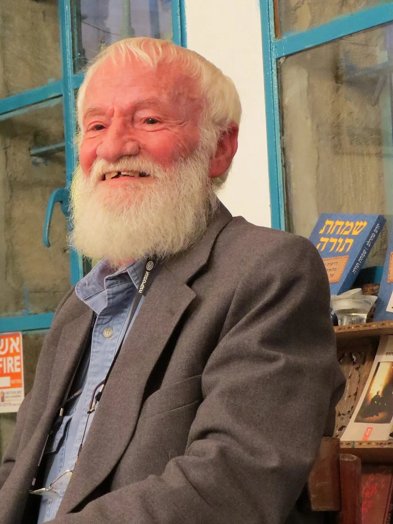 Portrait of Yoram Taharlev (1938–2022) – memorial page