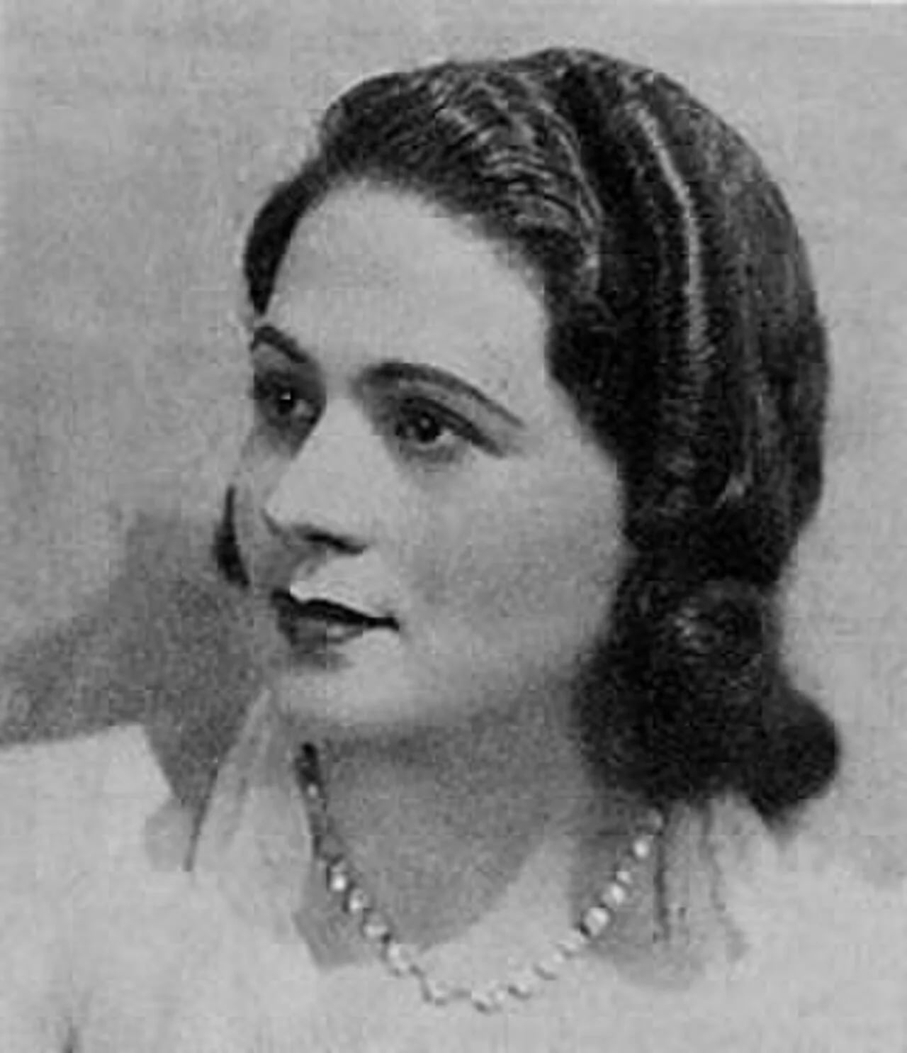 Portrait of Angelina Acuña (1906–2006) – memorial page