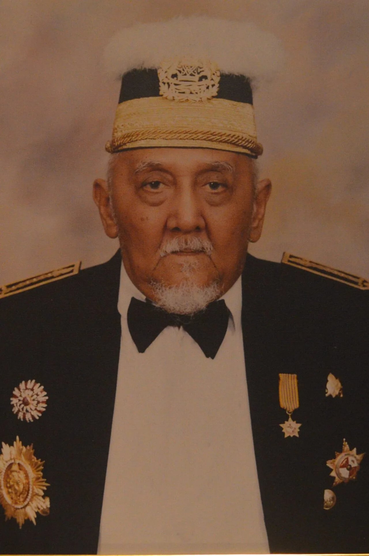 Portrait of Aji Muhammad Salehuddin II (1924–2018) – memorial page