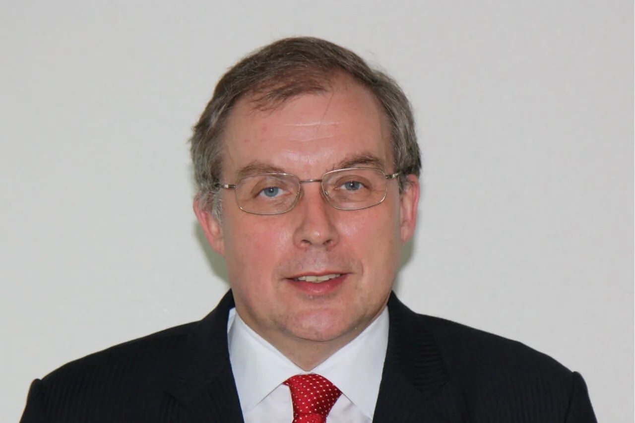 Portrait of Simon Featherstone (1958–2014) – memorial page