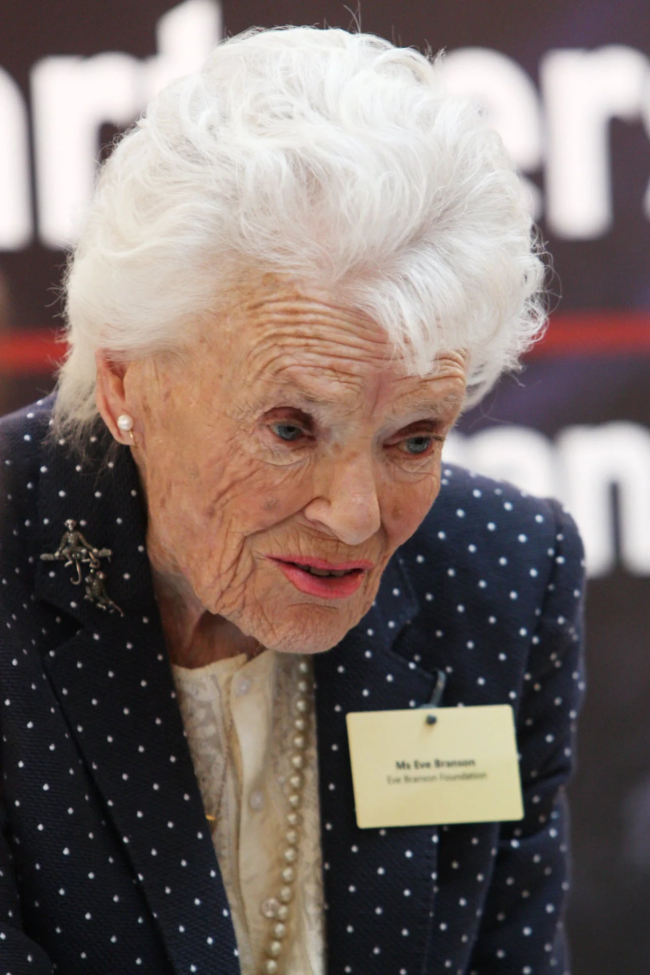Portrait of Eve Branson (1924–2021) – memorial page
