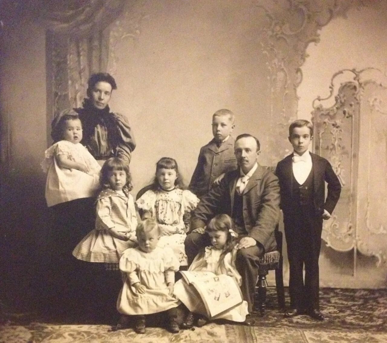 Porträt von Émilienne Larocque (1865–1924) – Gedenkseite