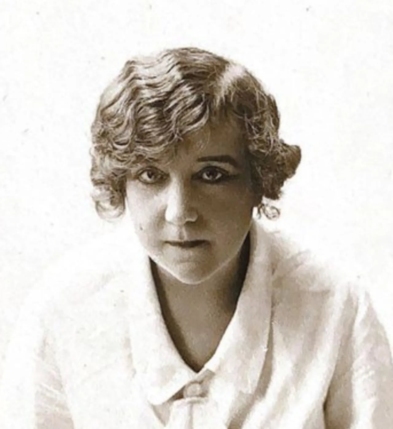 Portrait of Suzanne Noël (1878–1954) – memorial page