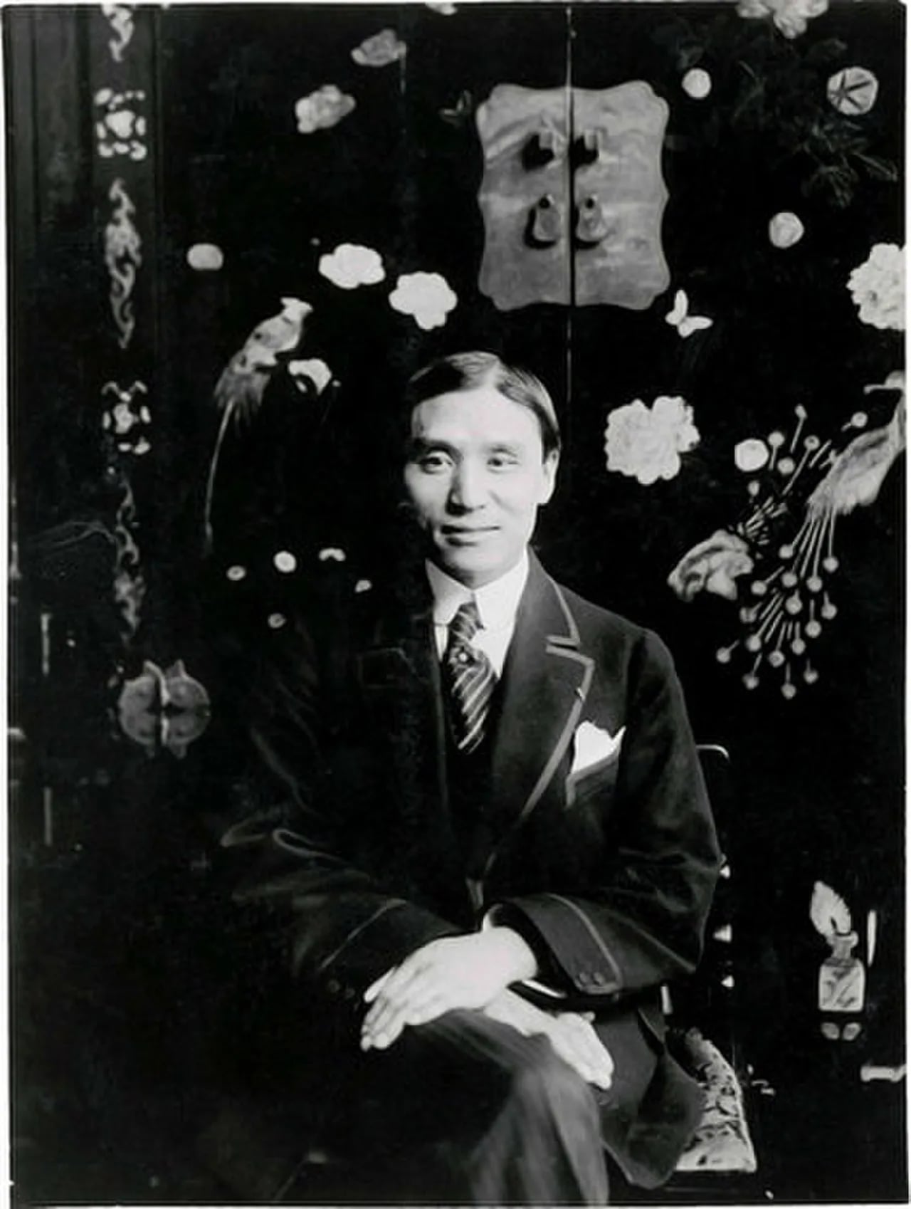 Porträt von C. T. Loo (1880–1957) – Gedenkseite