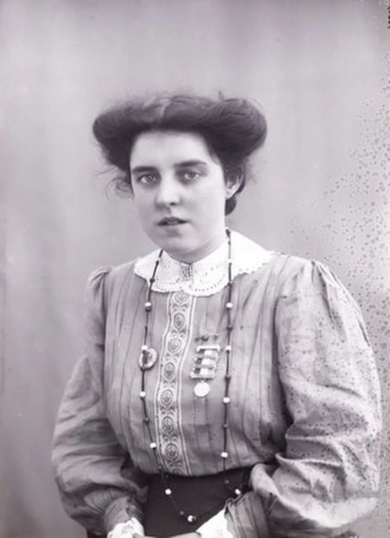 Portrait of Theresa Garnett (1888–1966) – memorial page
