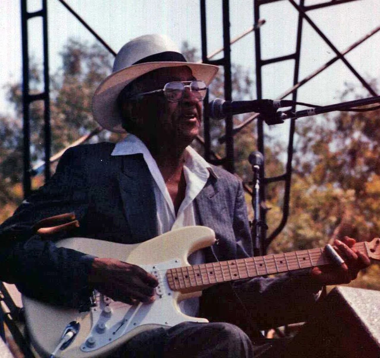 Portrait of Homesick James (1910–2006) – memorial page