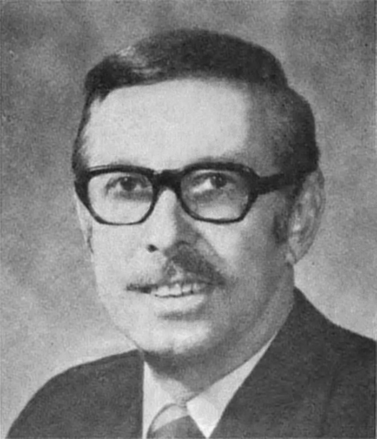 Portrait of Lester L. Wolff (1919–2021) – memorial page