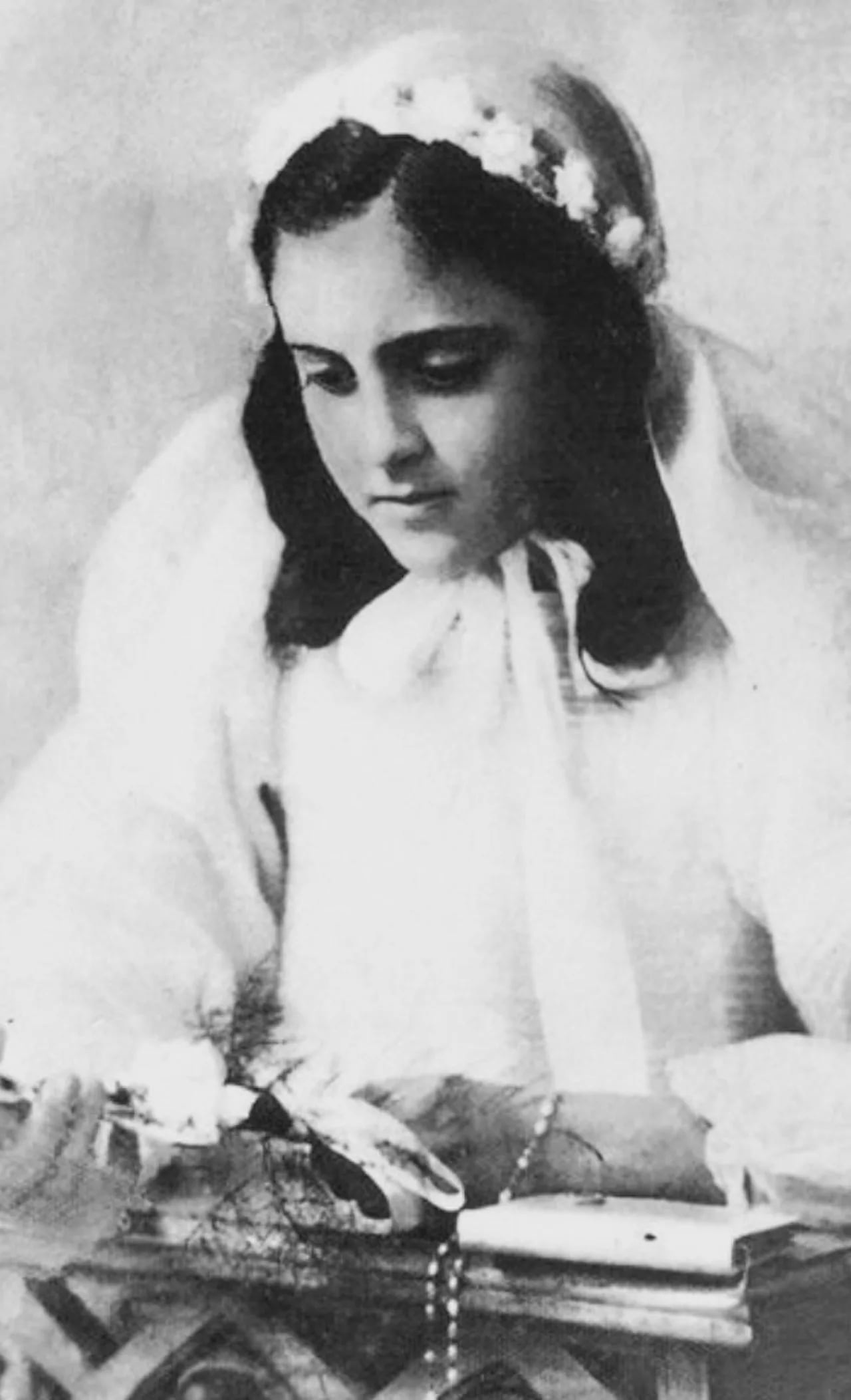 Portrait of Margarita Carrera (1929–2018) – memorial page