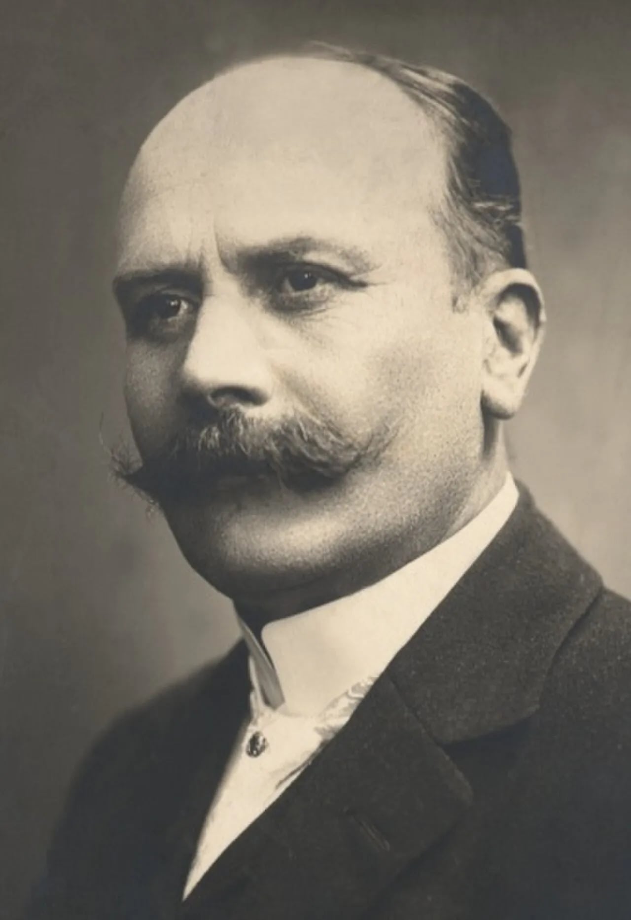 Portrait of Hugo Albrecht (1862–1920) – memorial page
