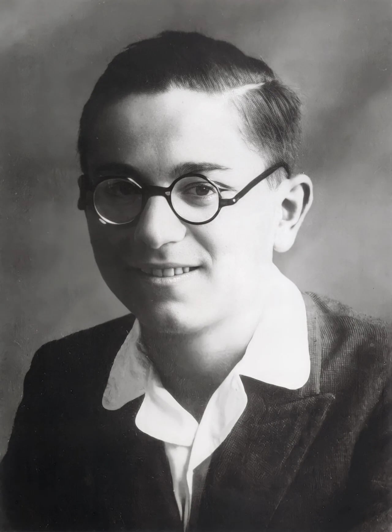 Porträt von Qemal Stafa (1920–1942) – Gedenkseite