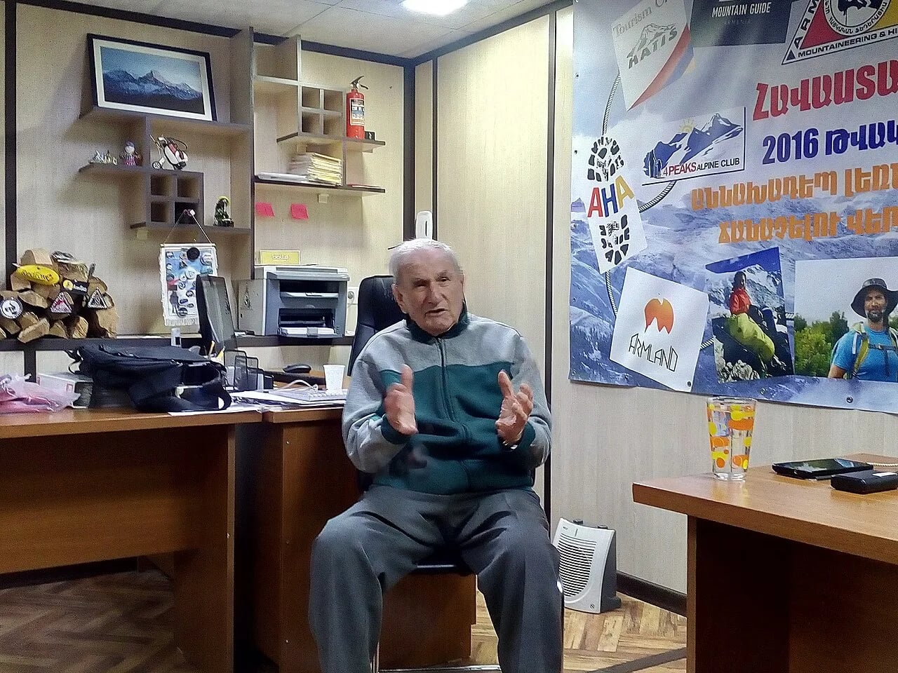 Porträt von Aghvan Chatinyan (1927–2025) – Gedenkseite