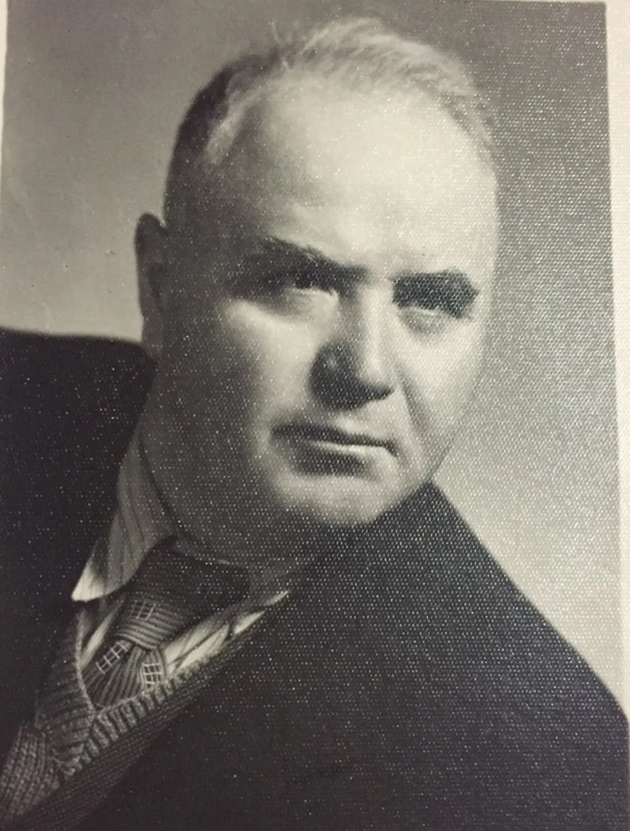 Portrait of Hmayak Siras (1902–1983) – memorial page