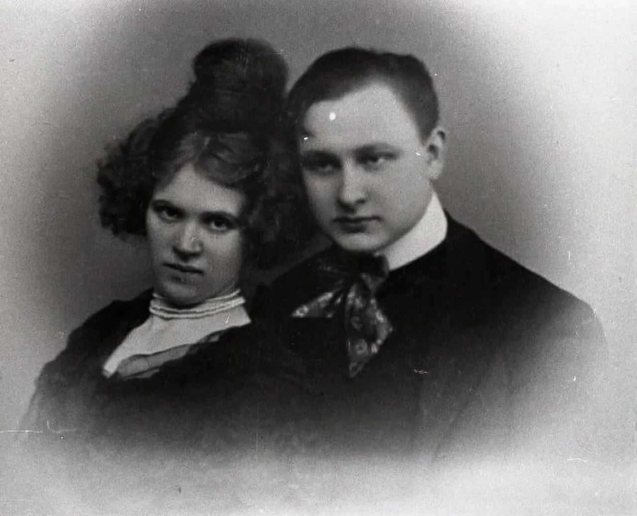 Portrait of Netty Pinna (1883–1937) – memorial page