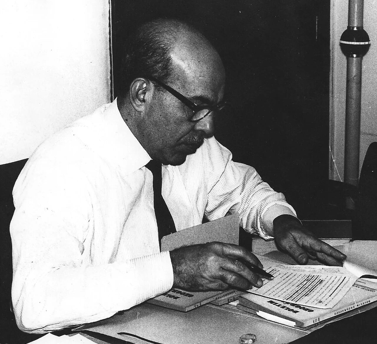 Porträt von Alberto Passos Guimarães (1908–1993) – Gedenkseite