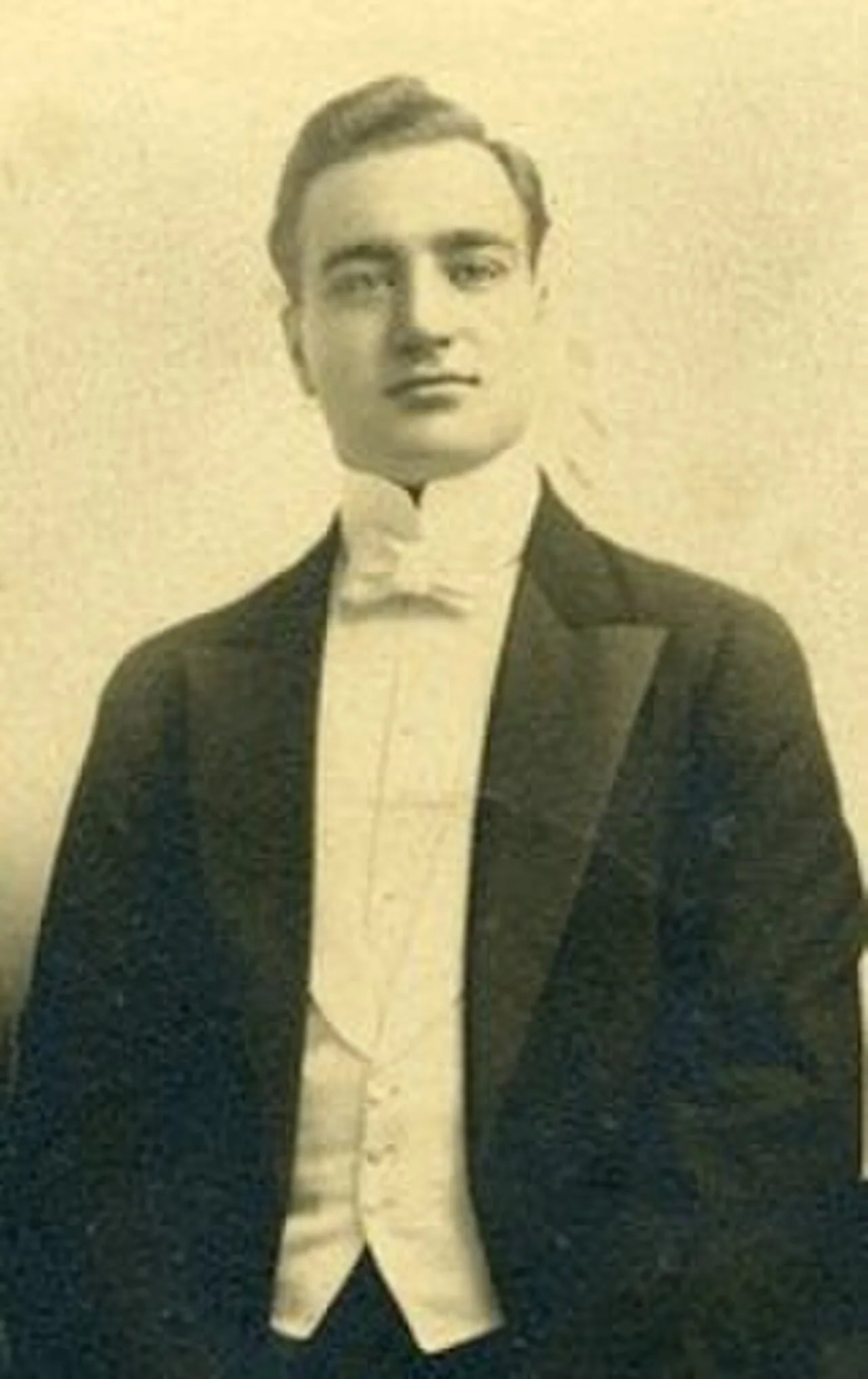 Portrait of Carlos Cordovez Borja (1888–1972) – memorial page