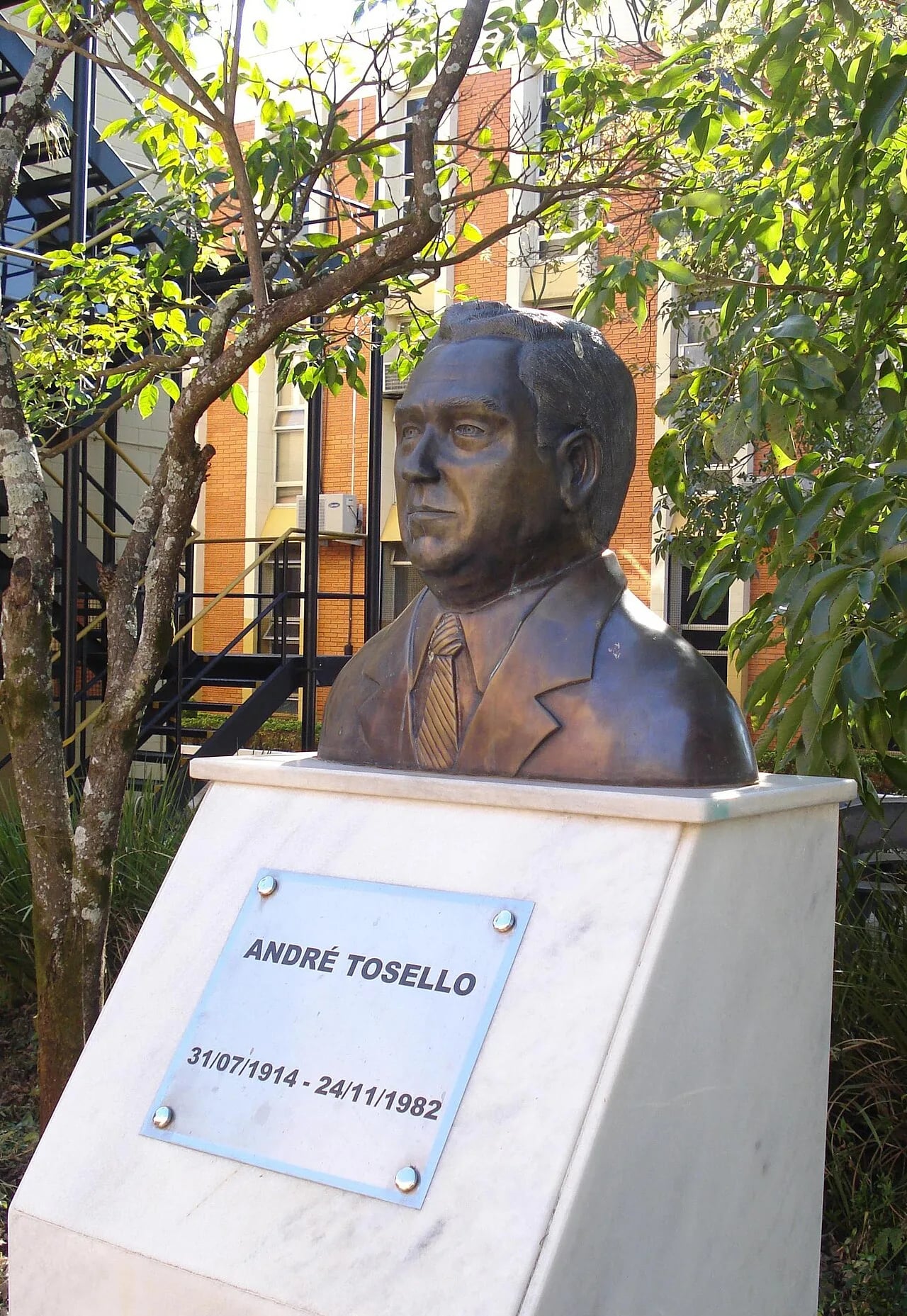 Porträt von André Tosello (1914–1982) – Gedenkseite