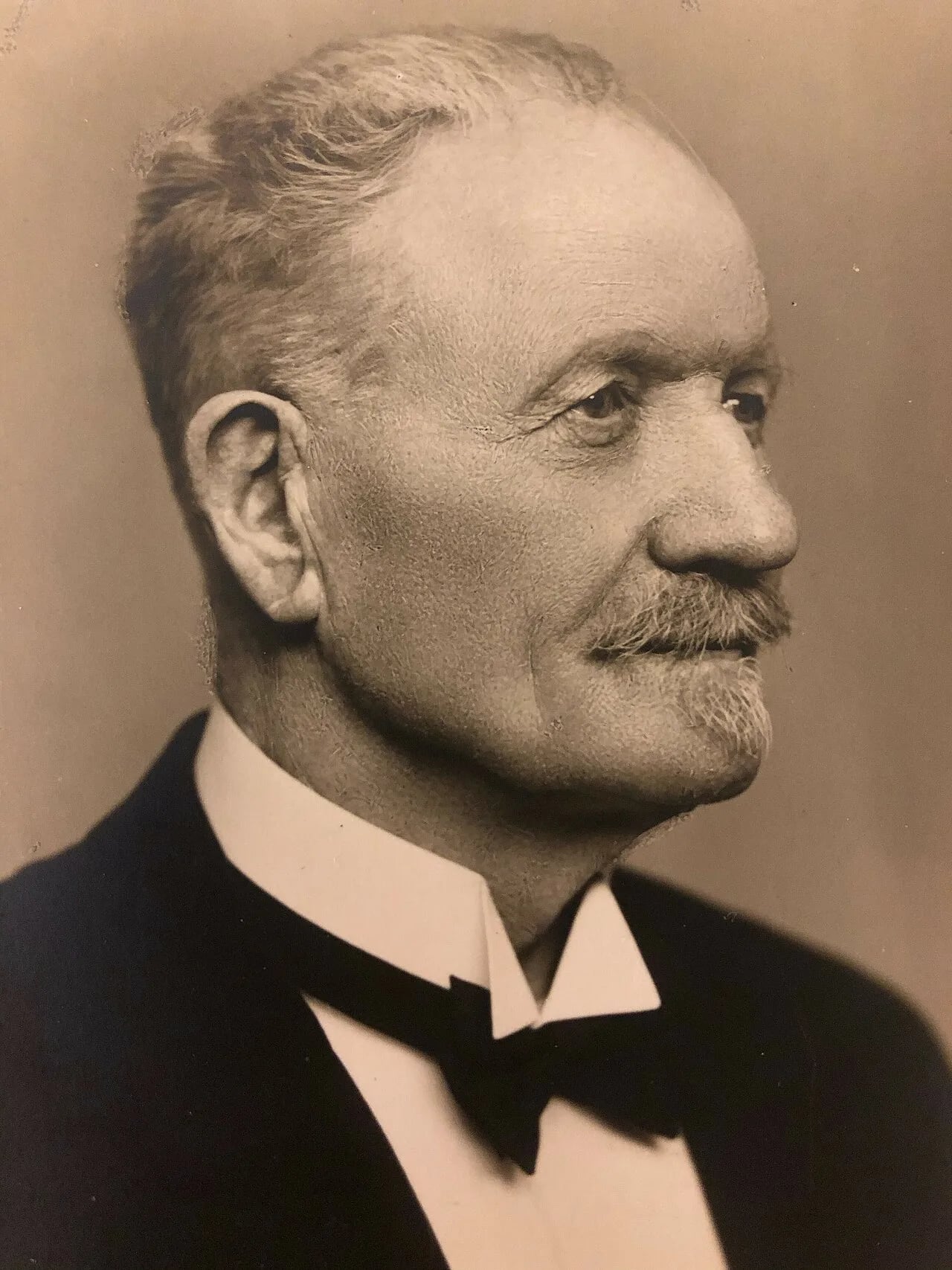 Portrait of Ola Cappelin (1868–1948) – memorial page