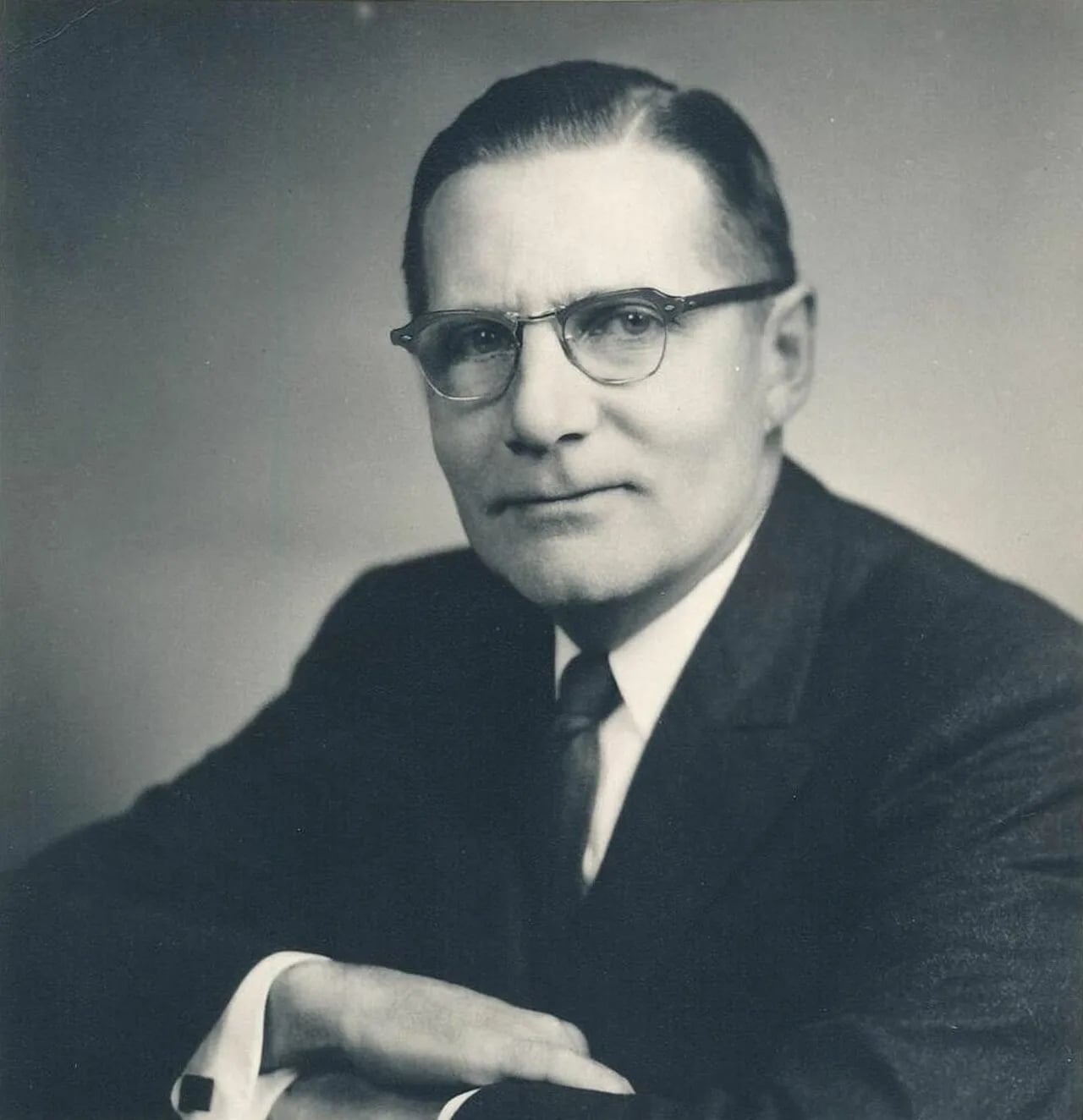 Porträt von Winston L. Prouty (1906–1971) – Gedenkseite