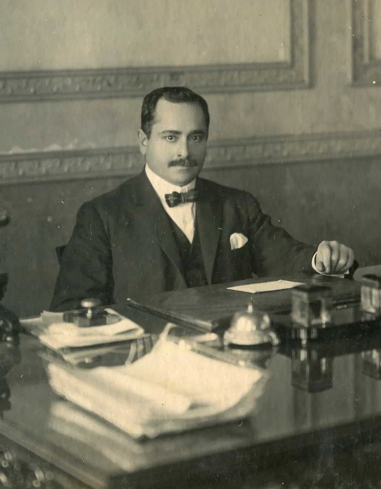 Porträt von Luis Alberto Riart (1880–1953) – Gedenkseite