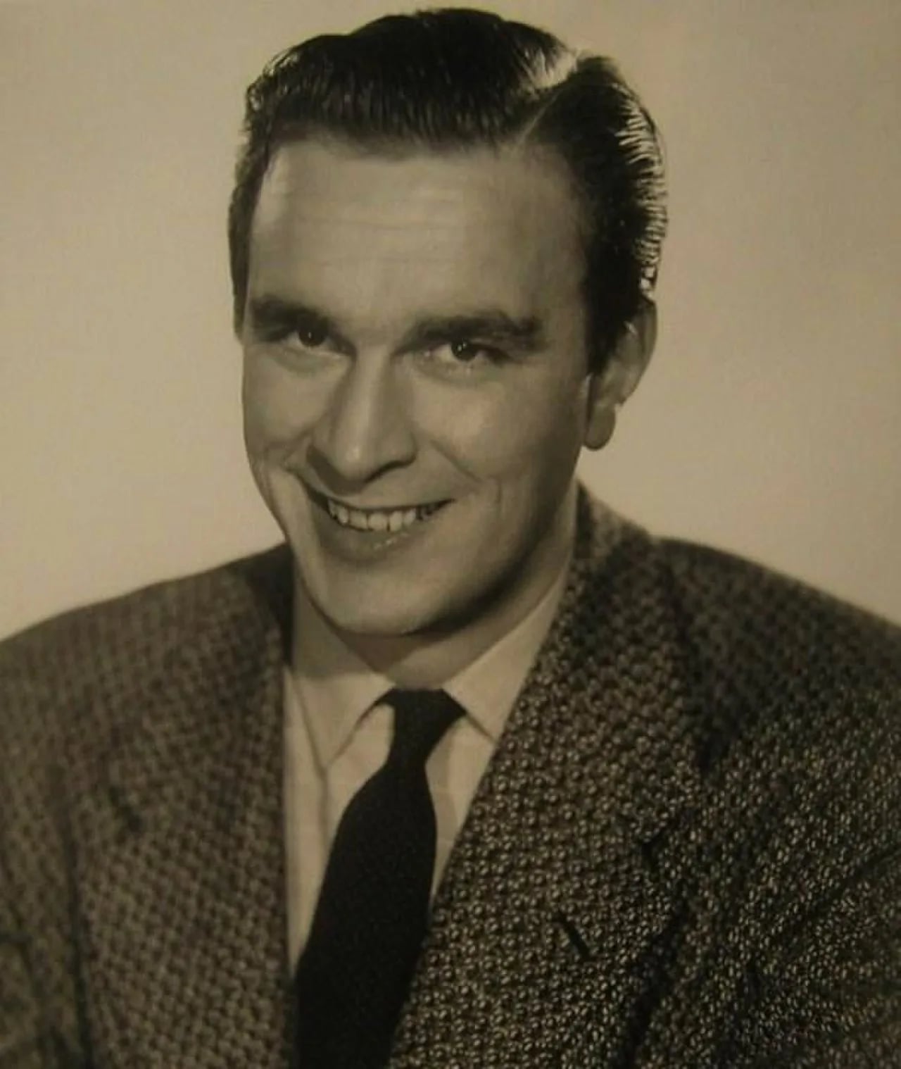 Portrait of Ian MacDonald (1914–1978) – memorial page