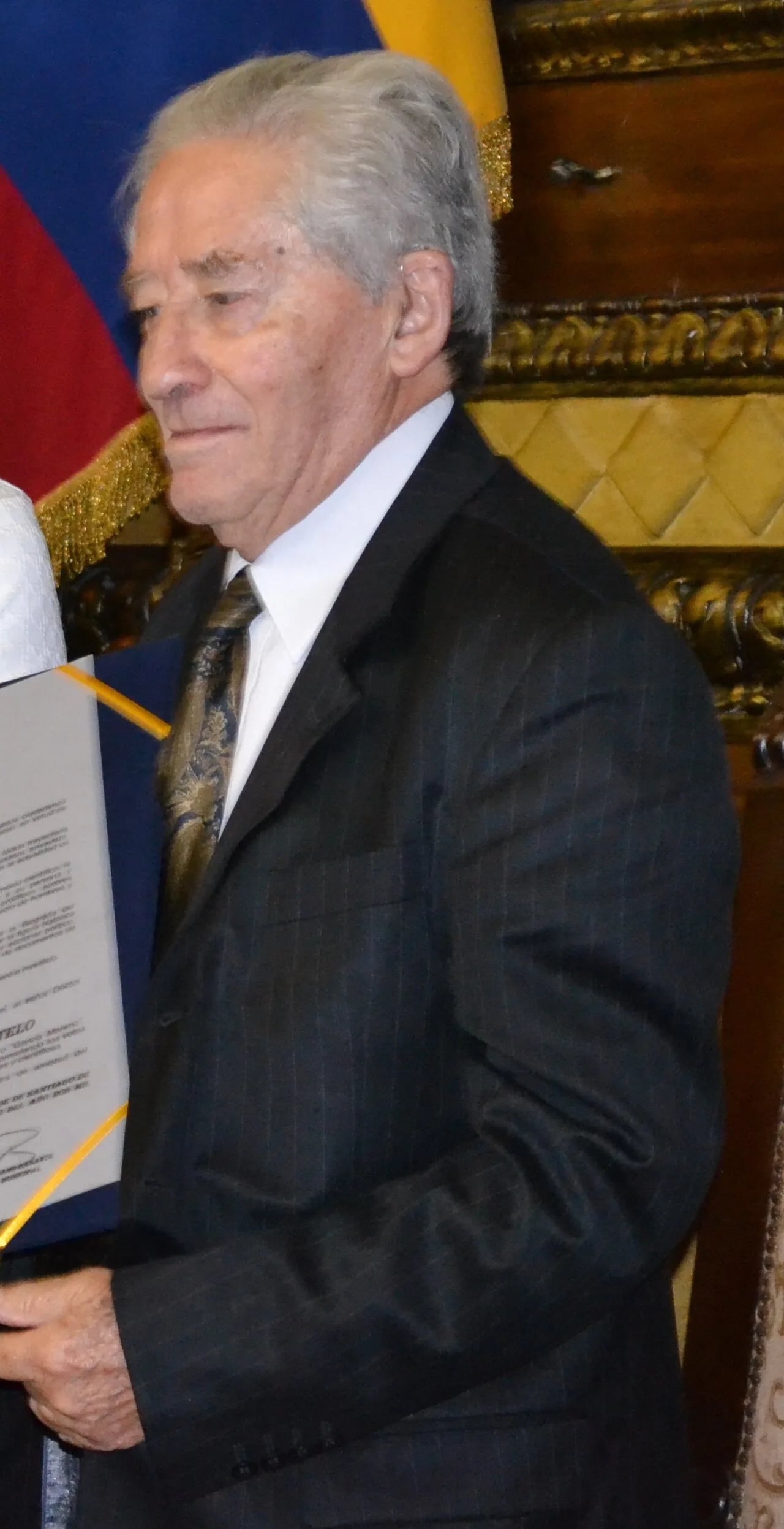 Porträt von Hernán Rodríguez Castelo (1933–2017) – Gedenkseite