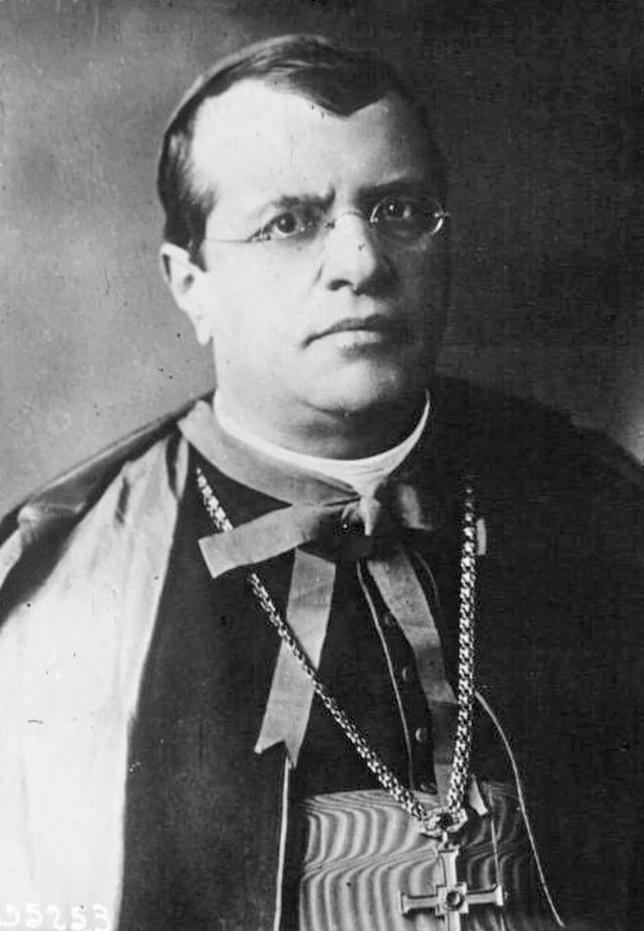 Porträt von Alessandro Lualdi (1858–1927) – Gedenkseite