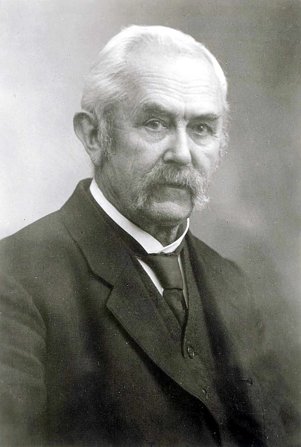 Porträt von Karl-Traugott Schütze (1858–1938) – Gedenkseite