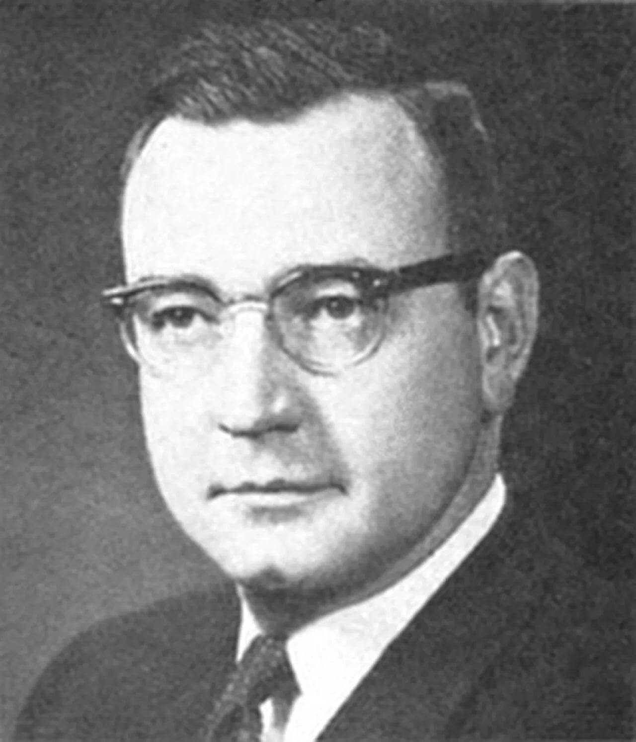 Portrait of James E. Bromwell (1920–2009) – memorial page