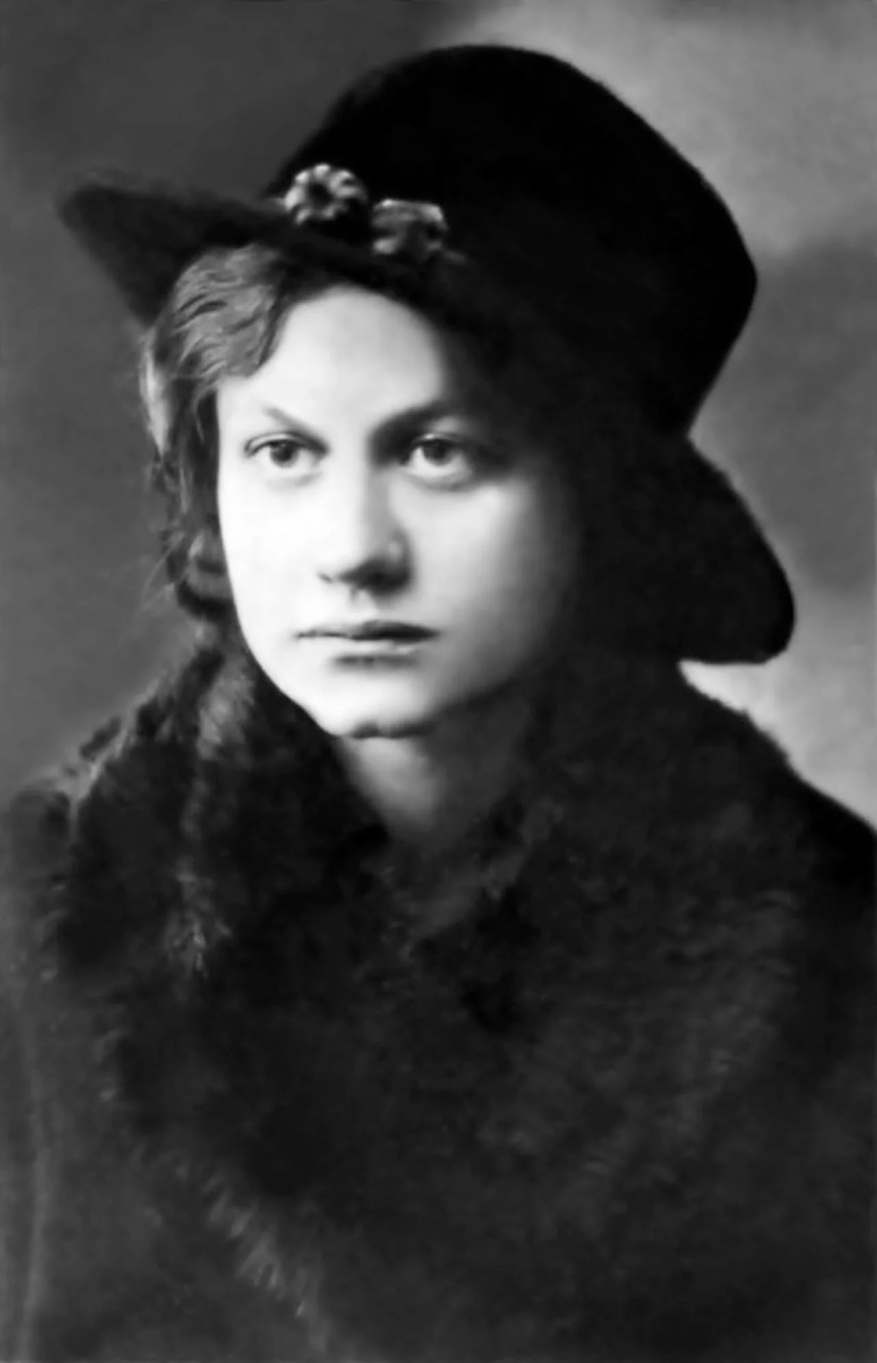 Portrait of Olha Pleschkan (1898–1985) – memorial page