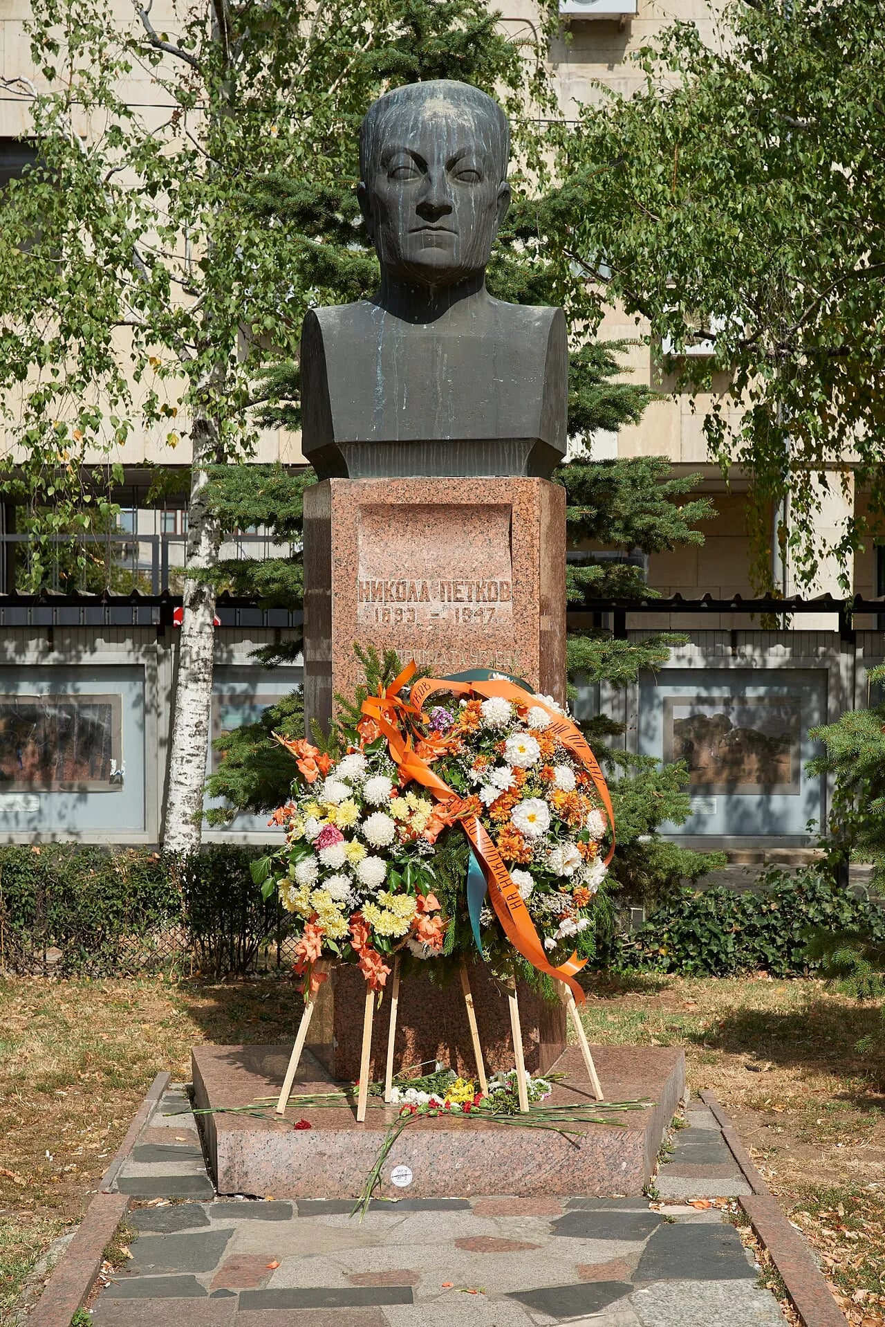 Portrait of Nikola Petkow (1893–1947) – memorial page
