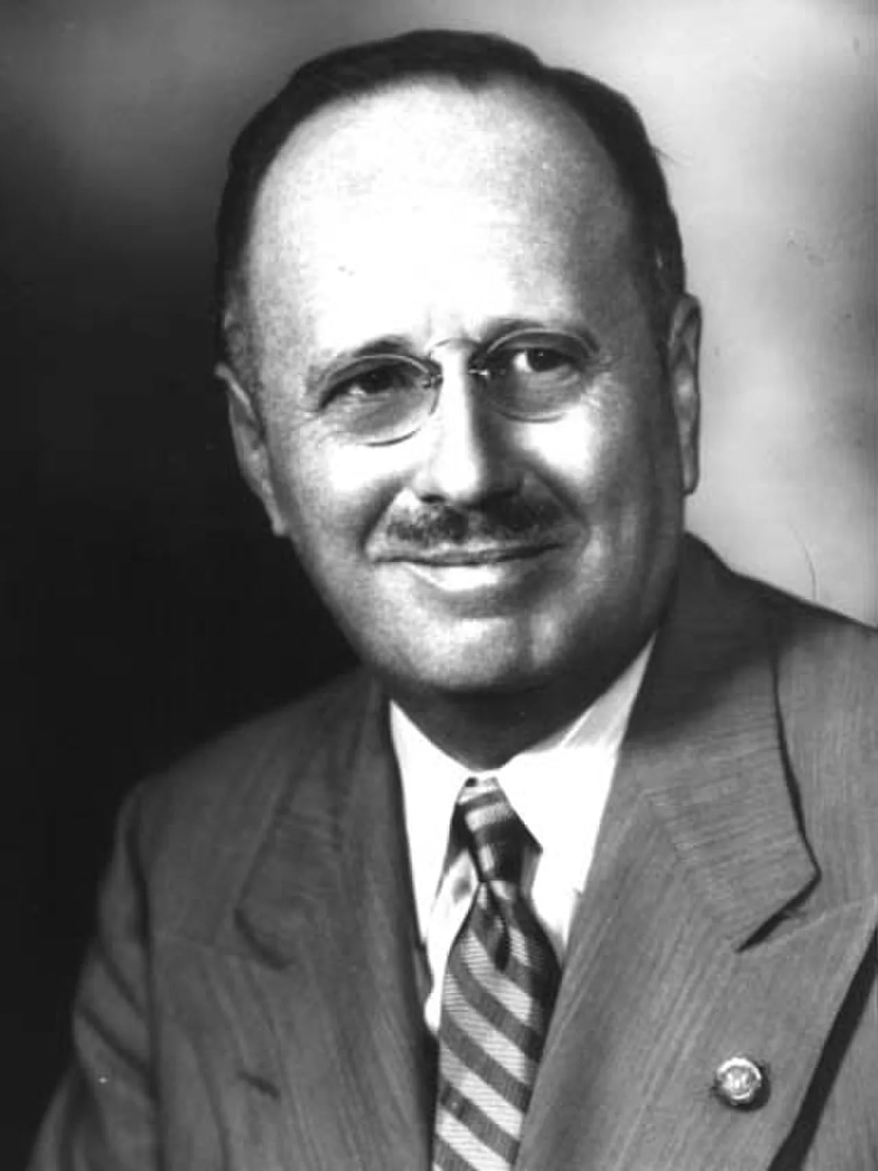 Portrait of Antonio Fernós Isern (1895–1974) – memorial page