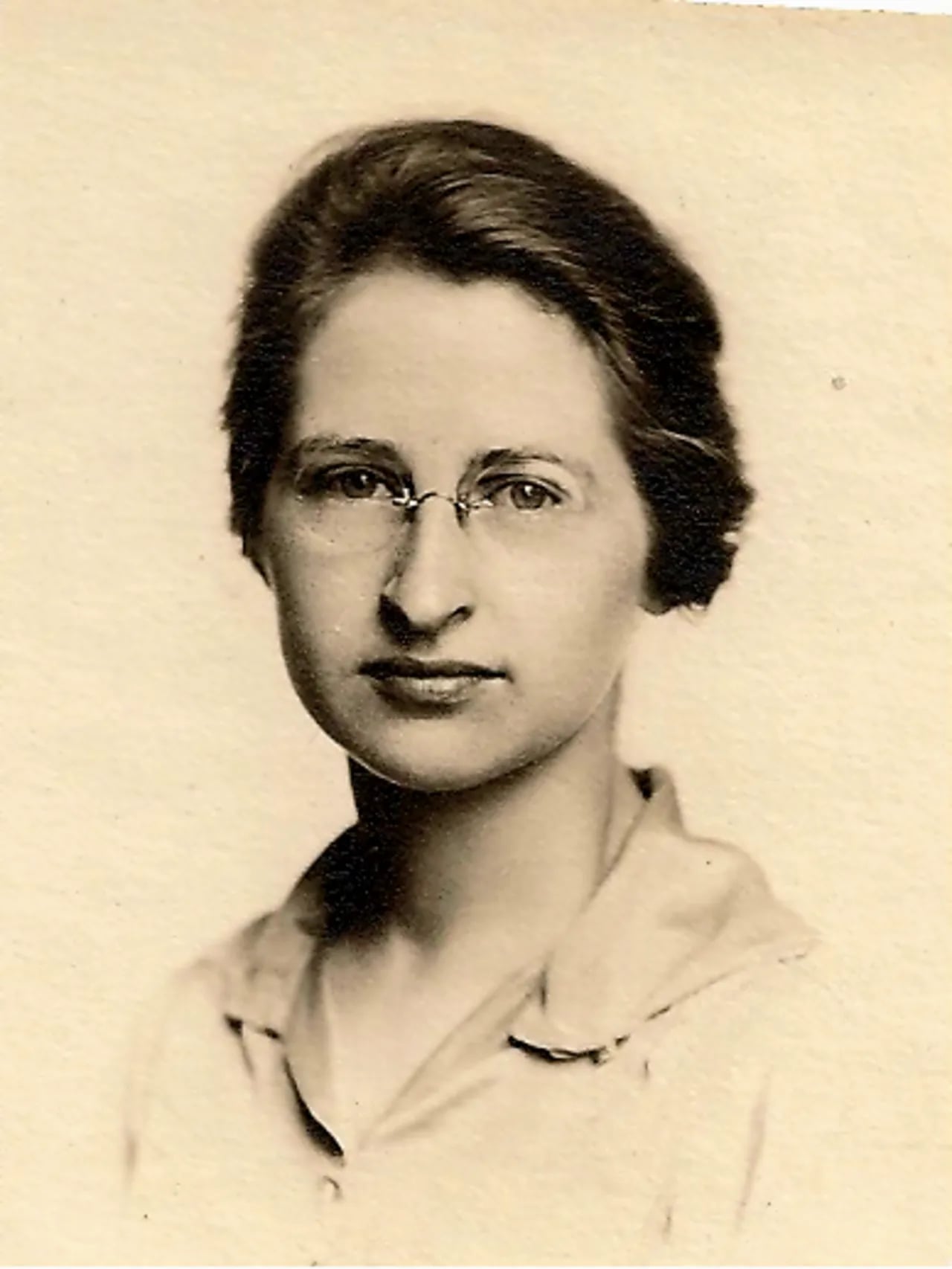 Portrait of Nellie Miller-Mann (1897–1997) – memorial page