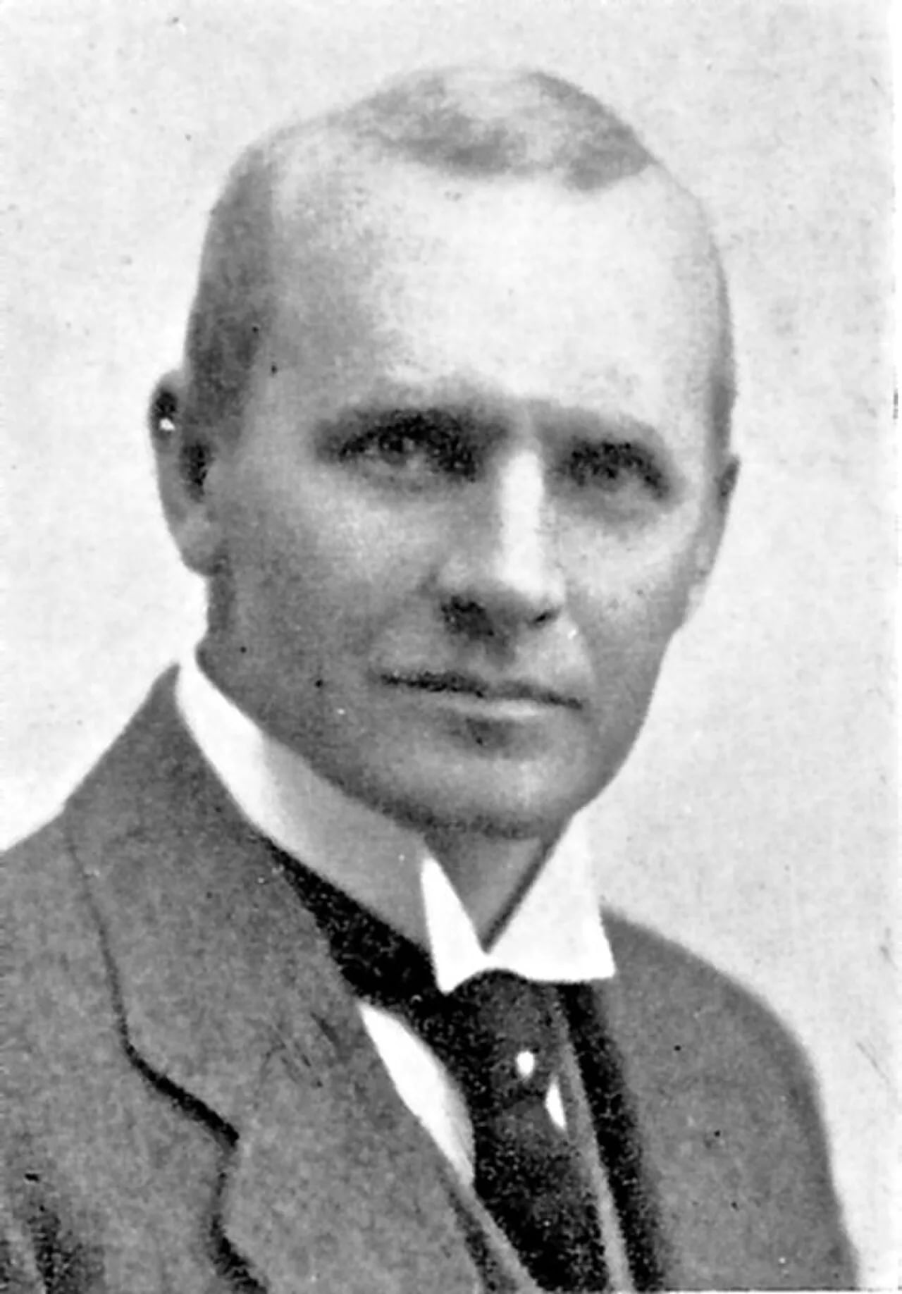 Portrait of Halvor Løvold (1875–1950) – memorial page
