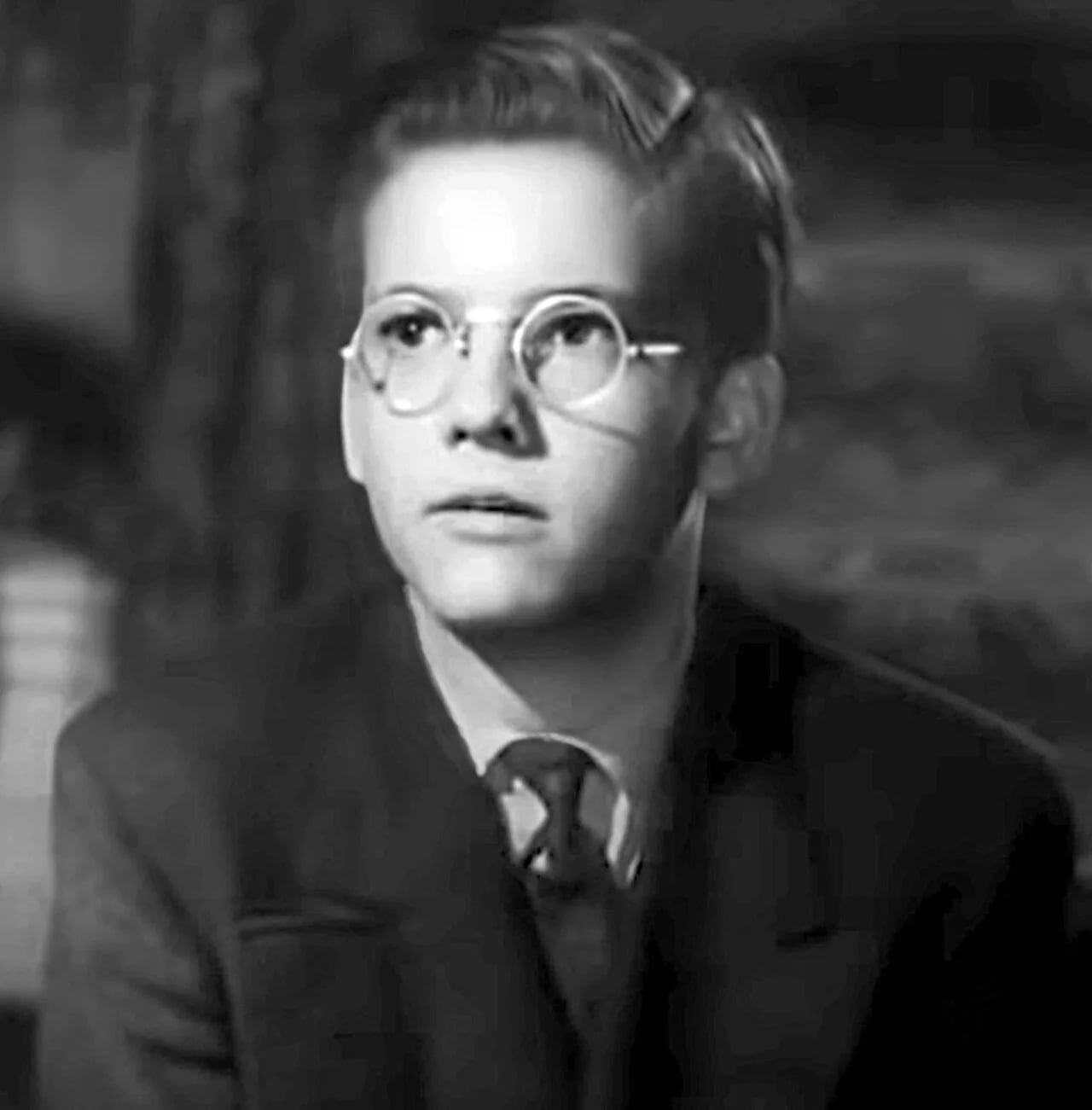 Portrait of Mickey Kuhn (1932–2022) – memorial page