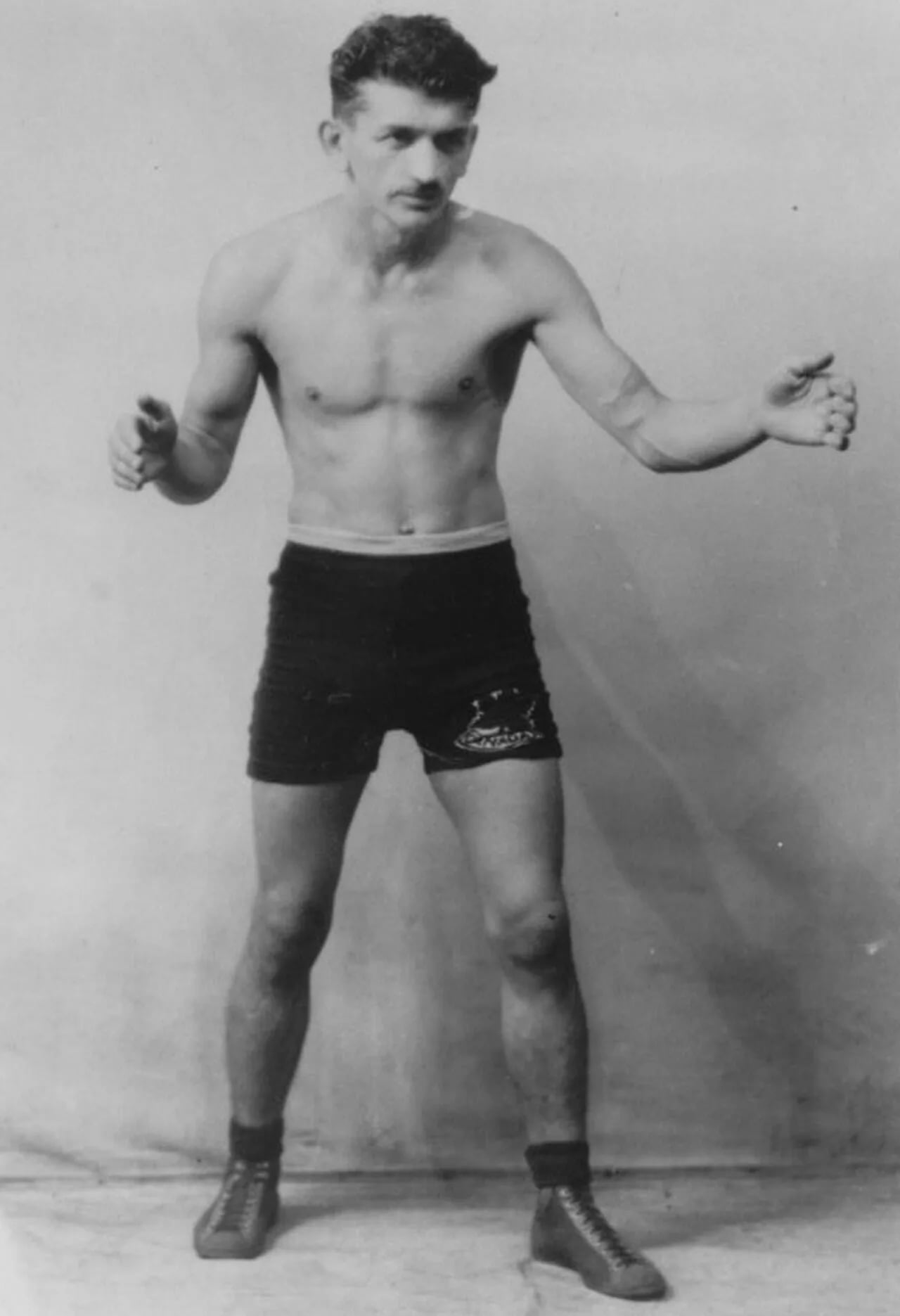 Porträt von James Trifunov (1903–1993) – Gedenkseite