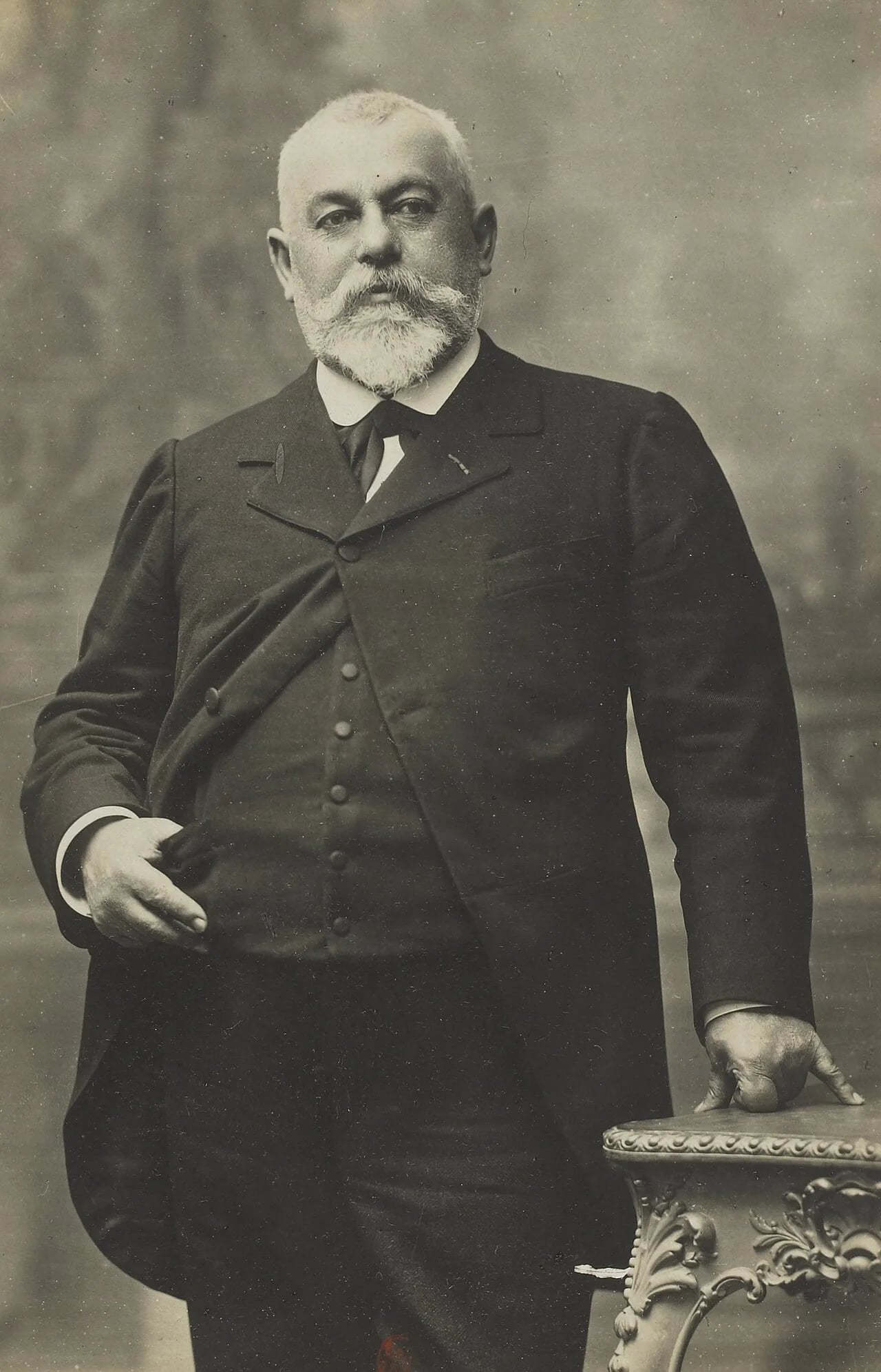 Porträt von Charles Vapereau (1847–1925) – Gedenkseite