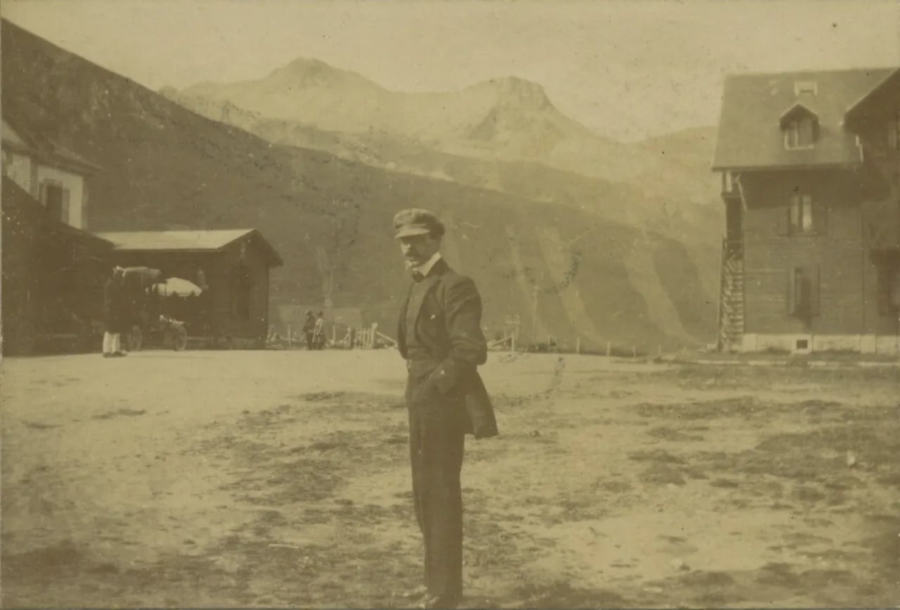 Porträt von Jacques du Tillet (1857–1942) – Gedenkseite