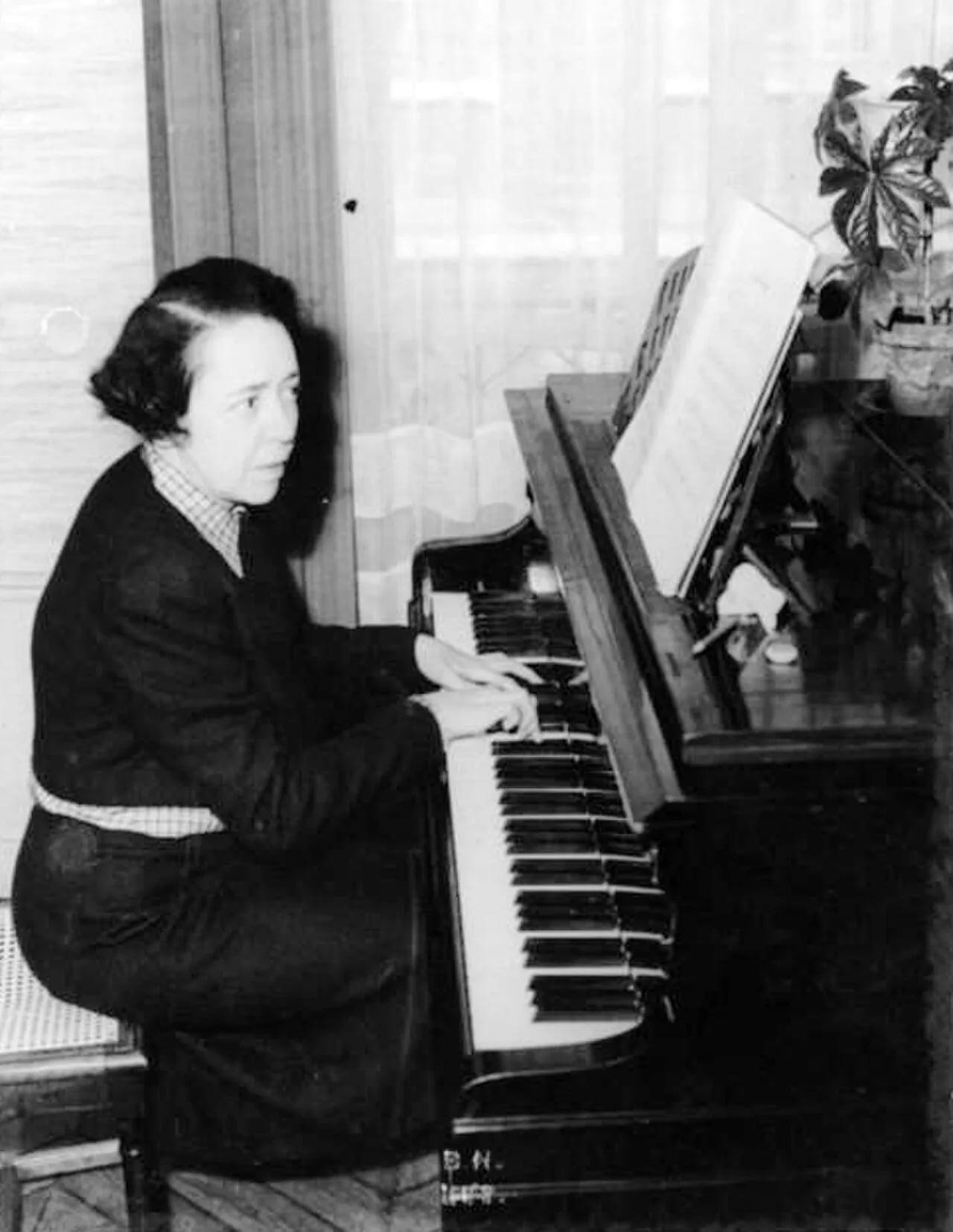 Portrait of Jeanne Leleu (1898–1979) – memorial page