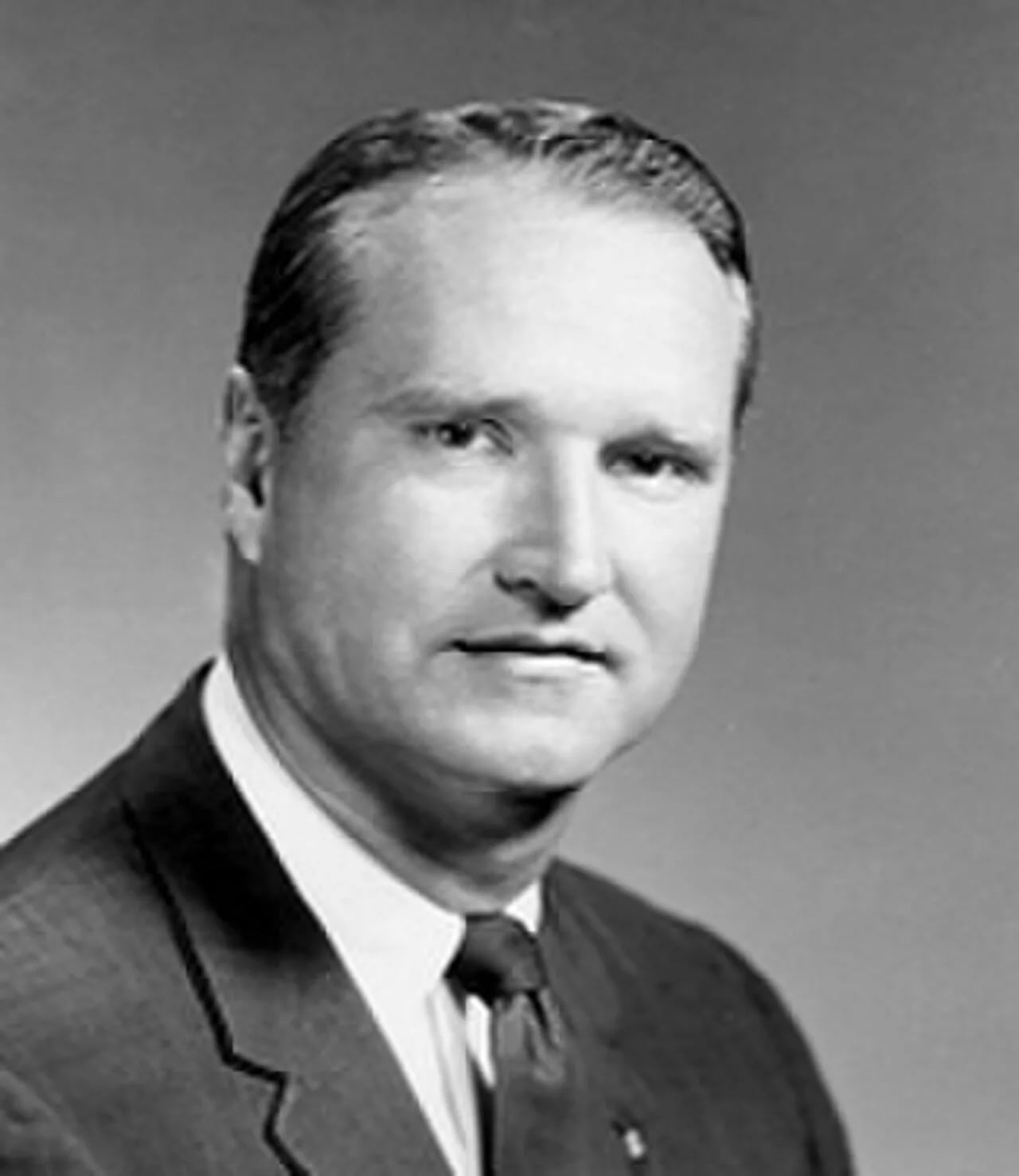 Portrait of Larry Winn (1919–2017) – memorial page