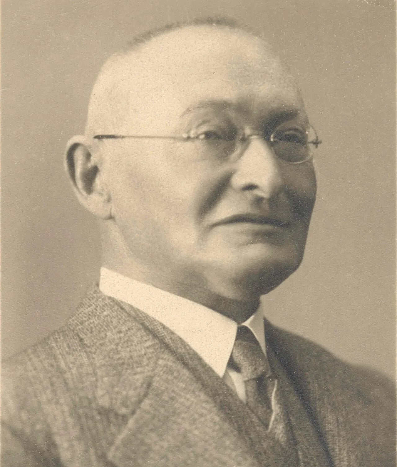 Portrait of Johannes Sassenbach (1866–1940) – memorial page