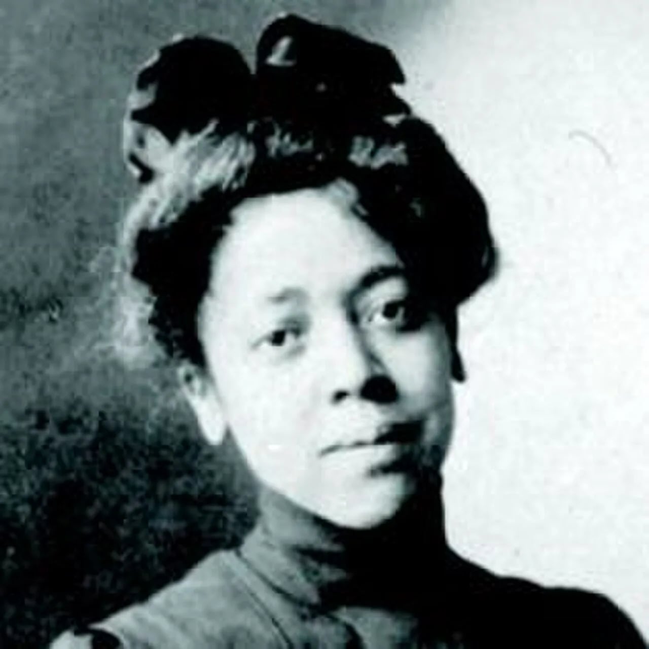 Portrait of Justina Ford (1871–1952) – memorial page