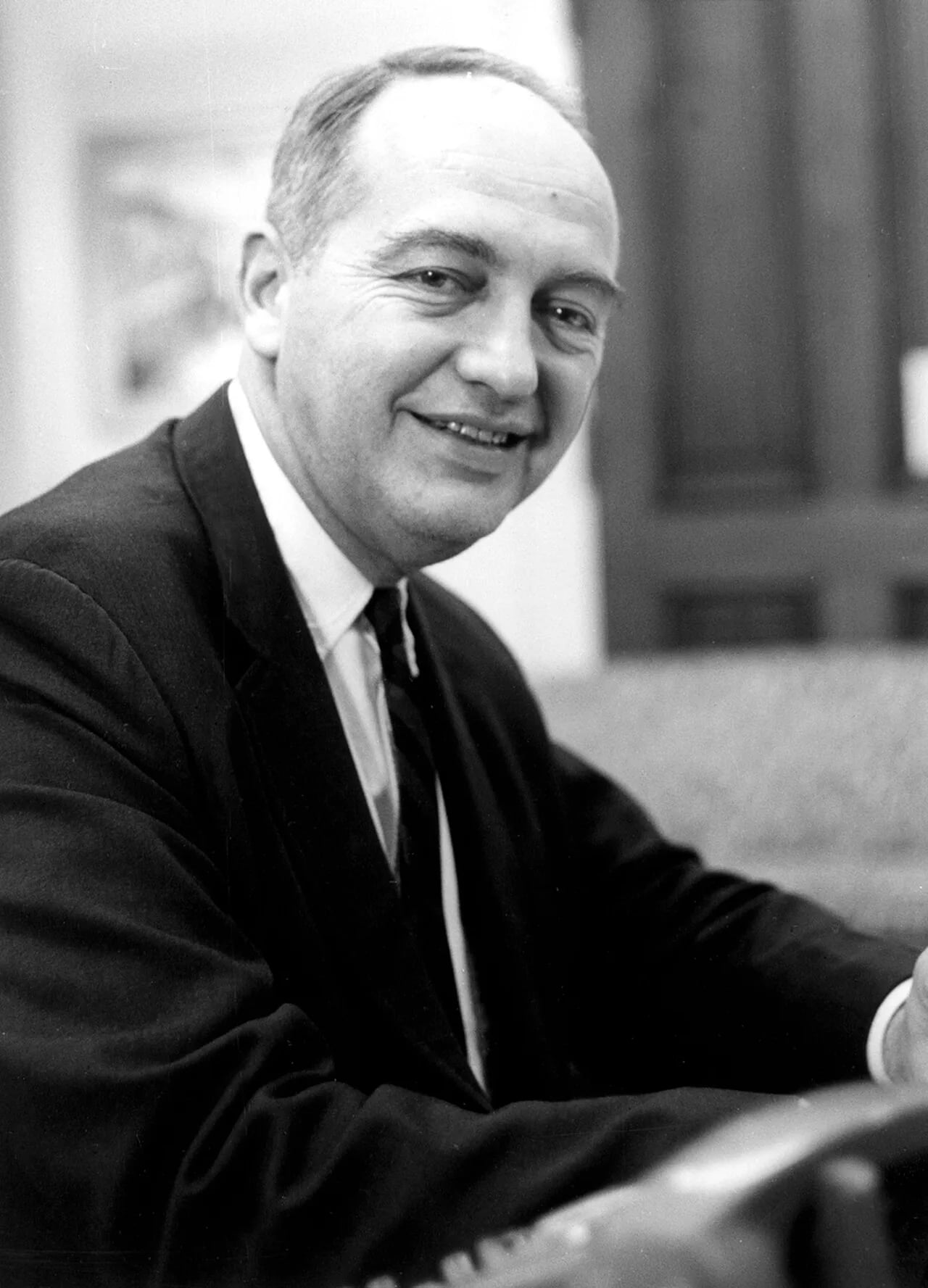 Porträt von Kermit Gordon (1916–1976) – Gedenkseite