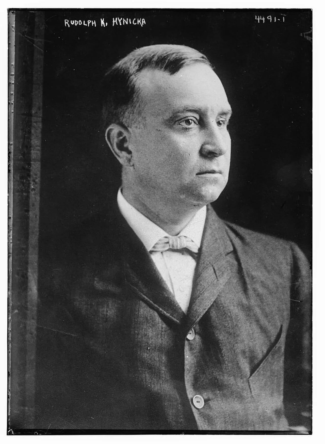 Porträt von Rudolph K. Hynicka (1859–1927) – Gedenkseite