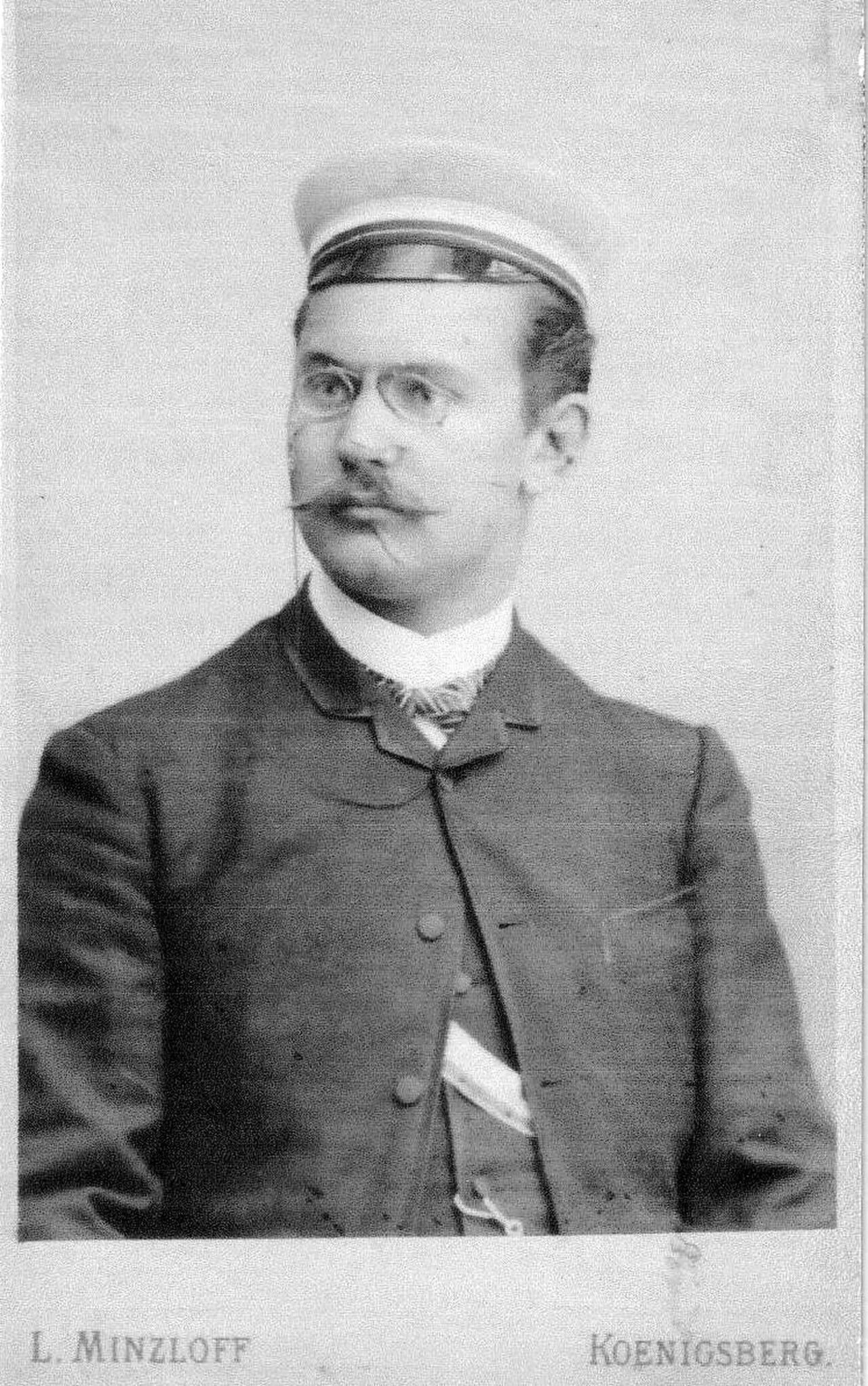 Portrait of Wilhelm Kuhr (1865–1914) – memorial page