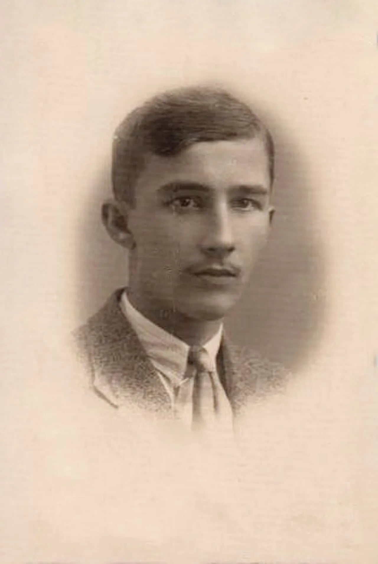 Porträt von Artur Linowski (1911–1943) – Gedenkseite