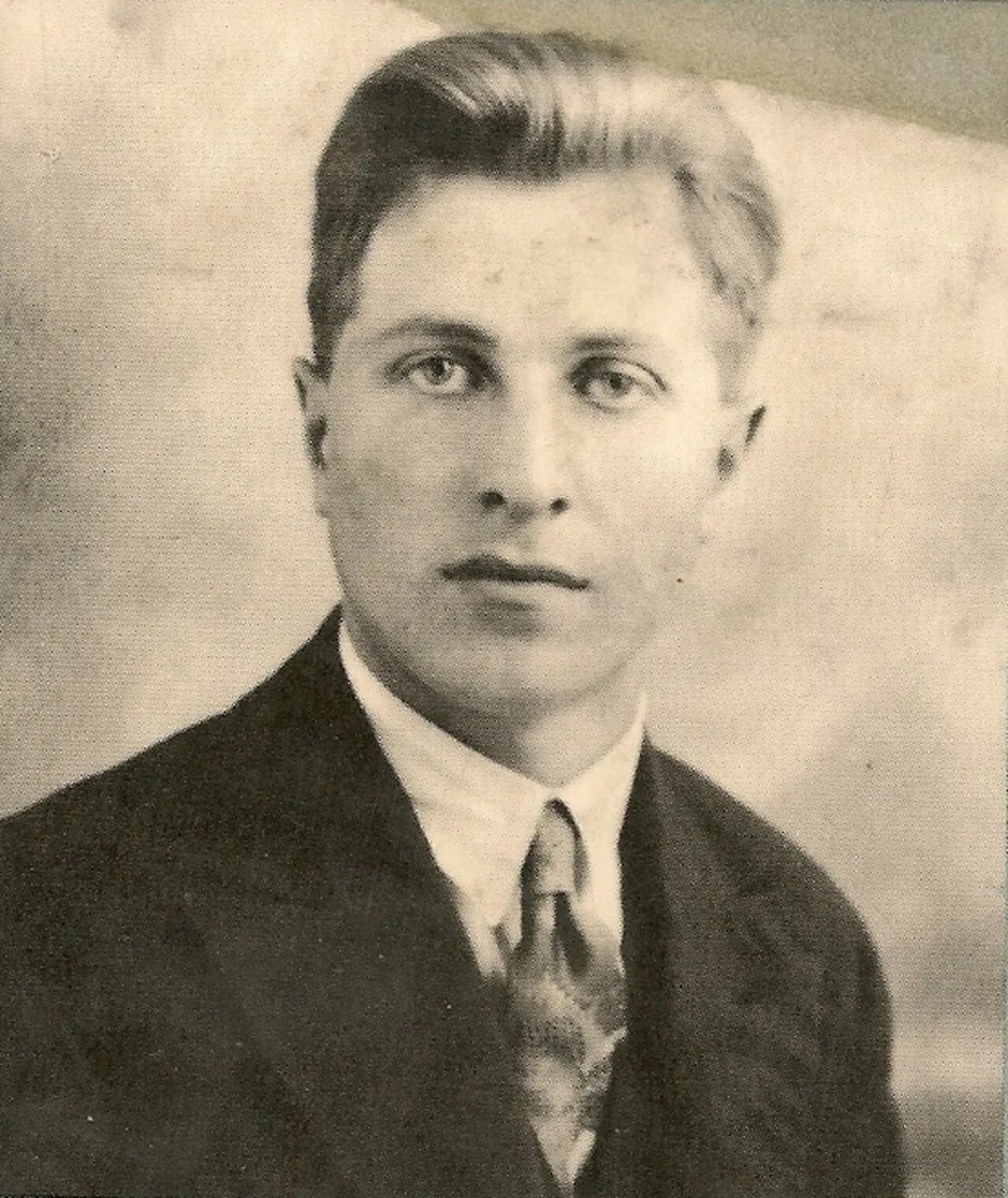 Portrait of Hans Helle (1912–1990) – memorial page
