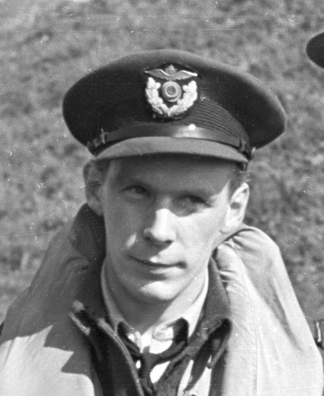 Portrait of Leif Lundsten (1918–1944) – memorial page